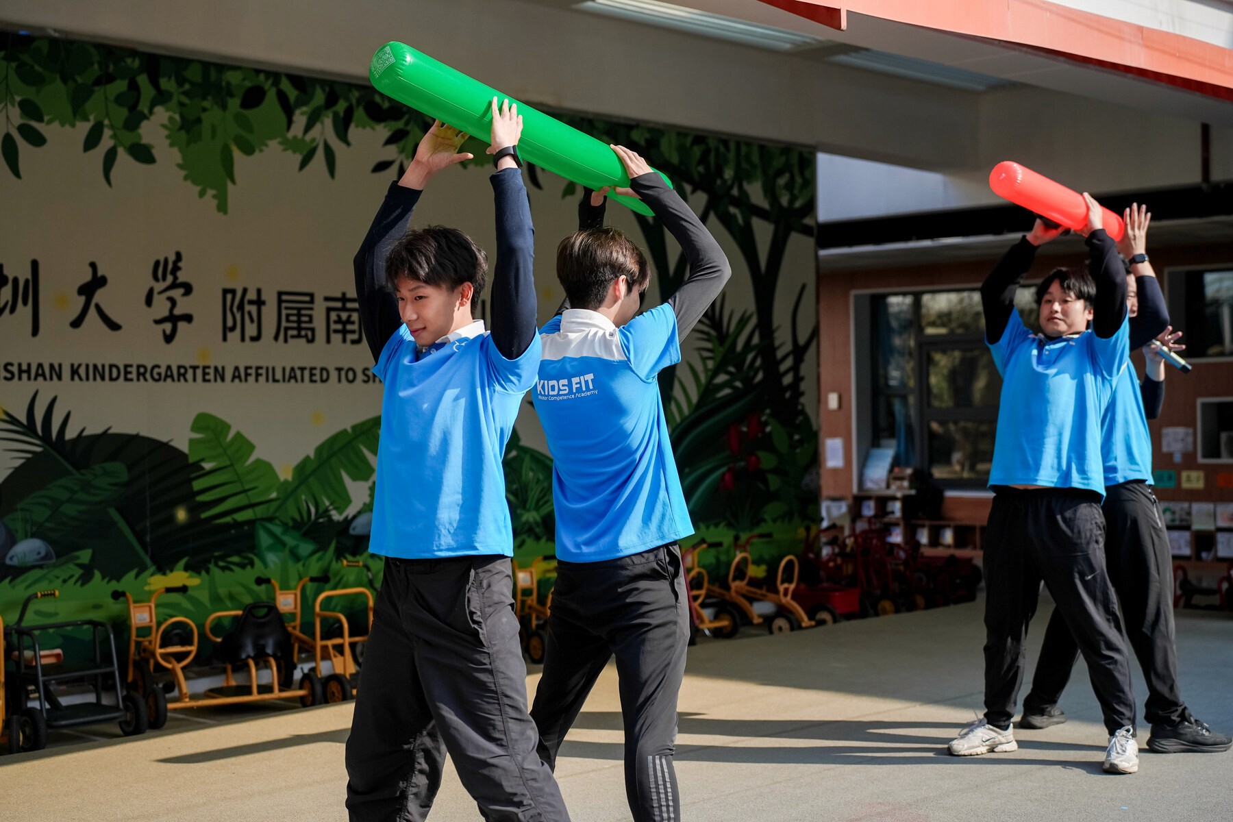 KIDS FIT 教練帶領南山幼兒園學童進行體能活動