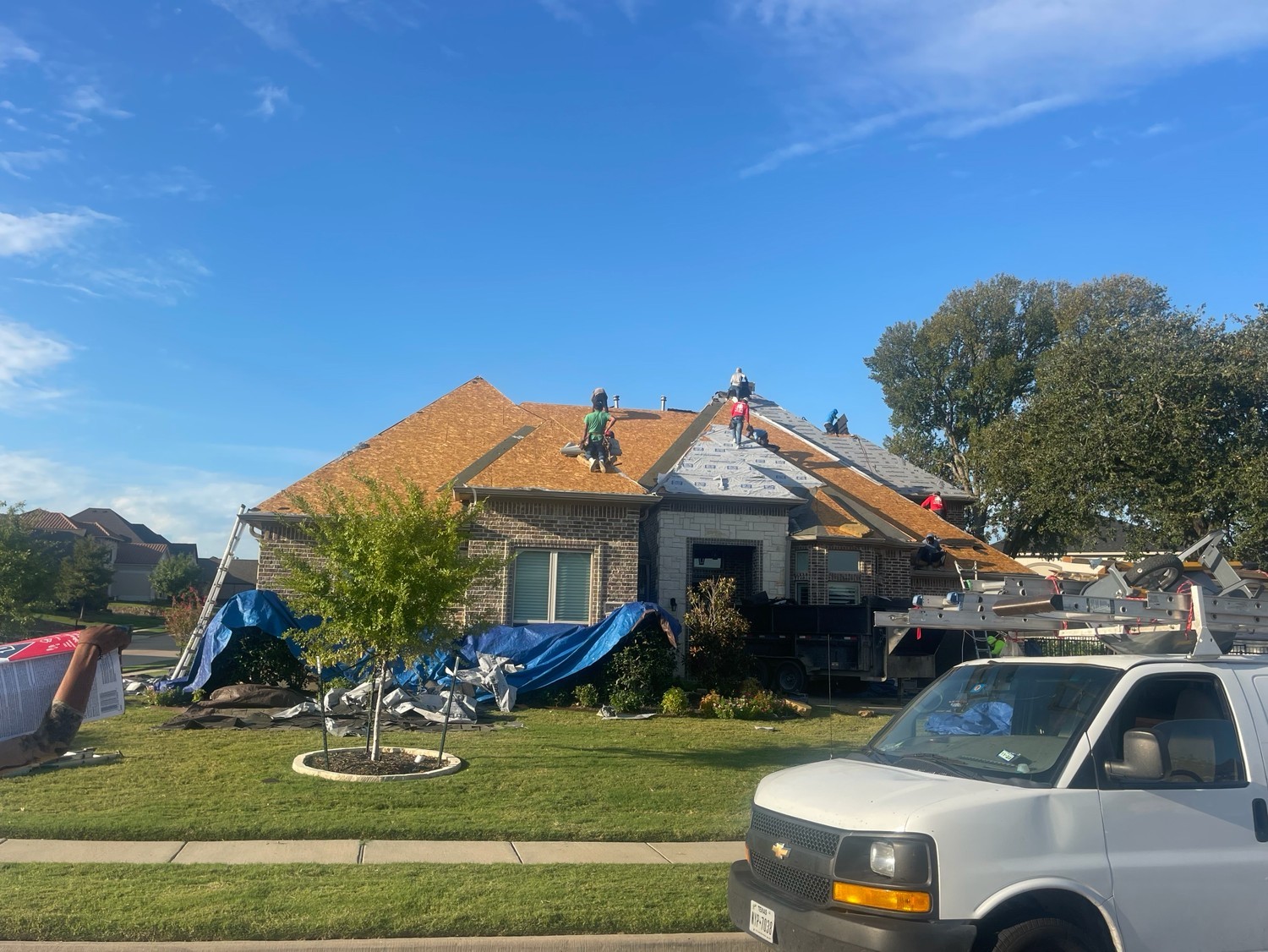 Le Construction, Roof Repair, Hail damge repair, Storm damage repair, leaks repair, construction company