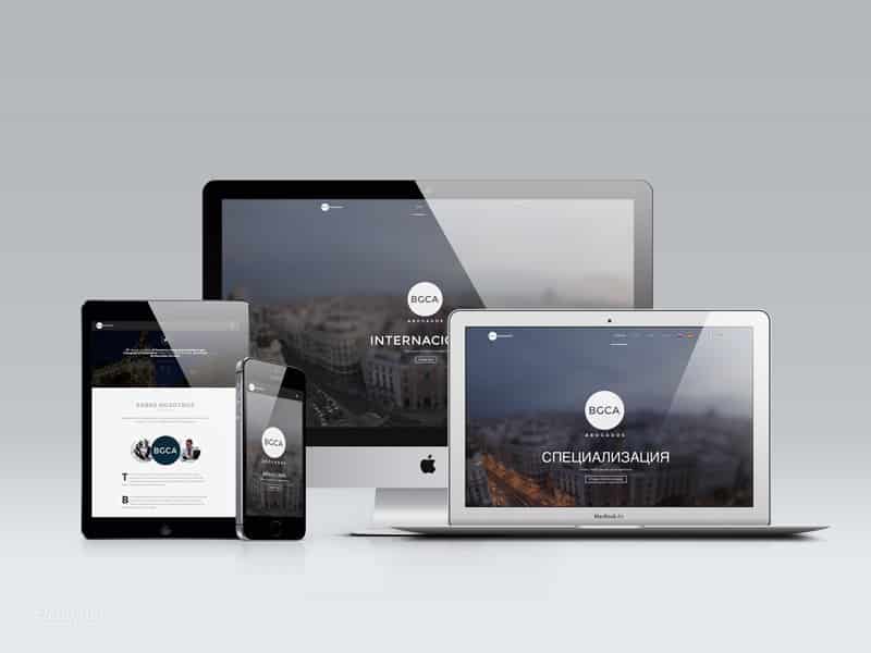 Diseño web responsivo de BGCA Abogados en dispositivos digitales variados.
