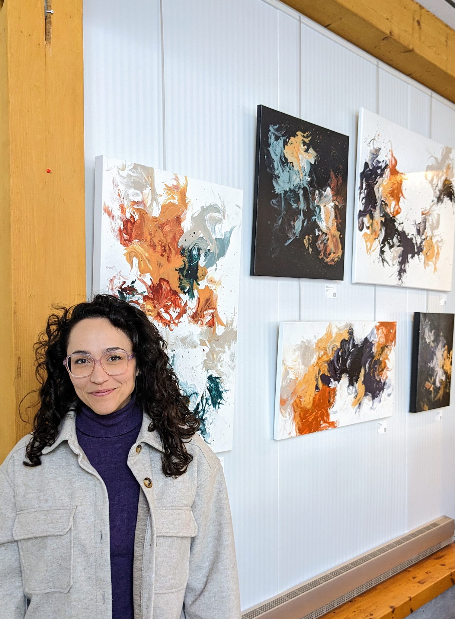 Quenick in front of his exhibition in St-Lin