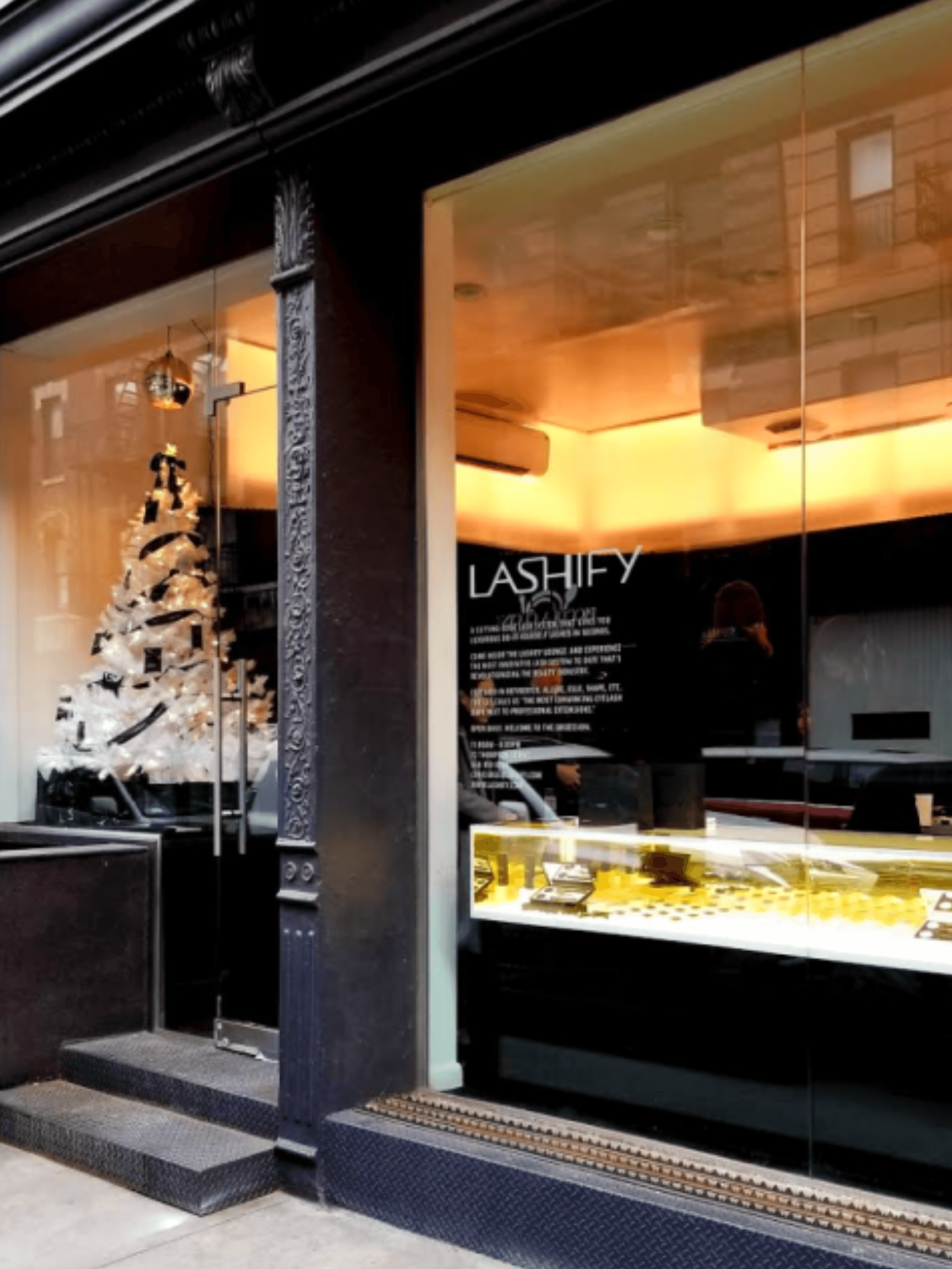 Scene from Lashify’s NYC Pop-up event. José Figueroa contributed to creative direction and on-site execution.