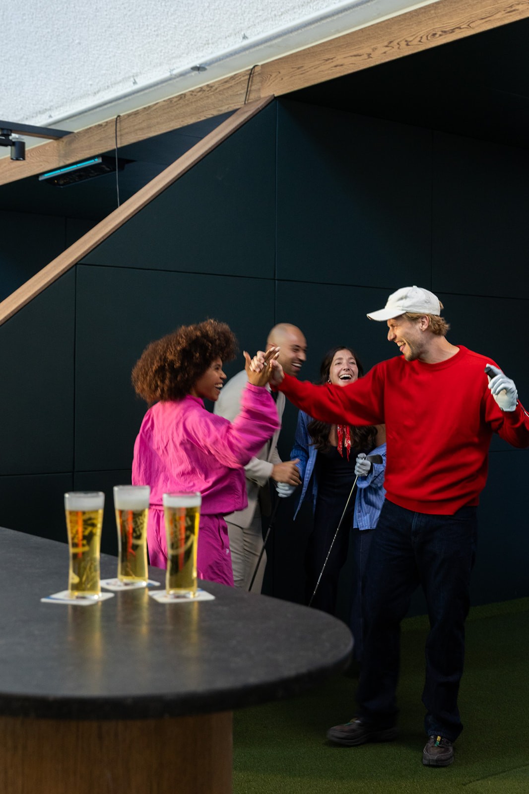 club-birdies-amsterdam-trugolf-indoor-golf-borrel-met-vrienden-en-drankjes