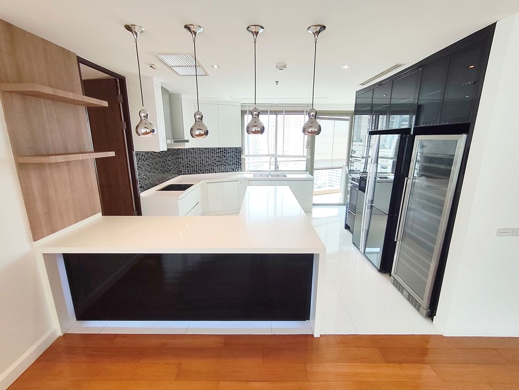 The Lakes 4 Bedroom Park View Pet-Friendly Condo 1