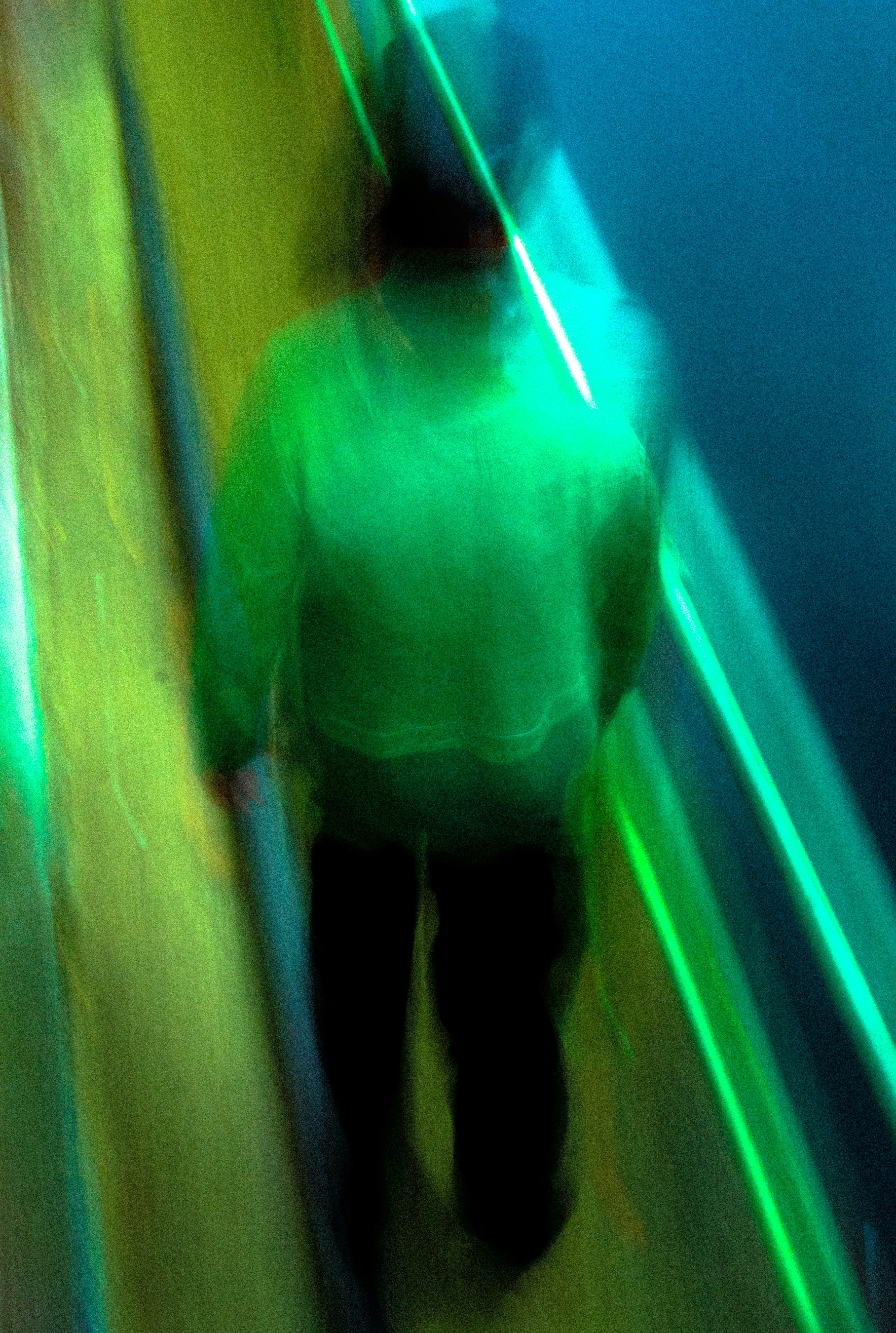 Image flou d'une personne en mouvement