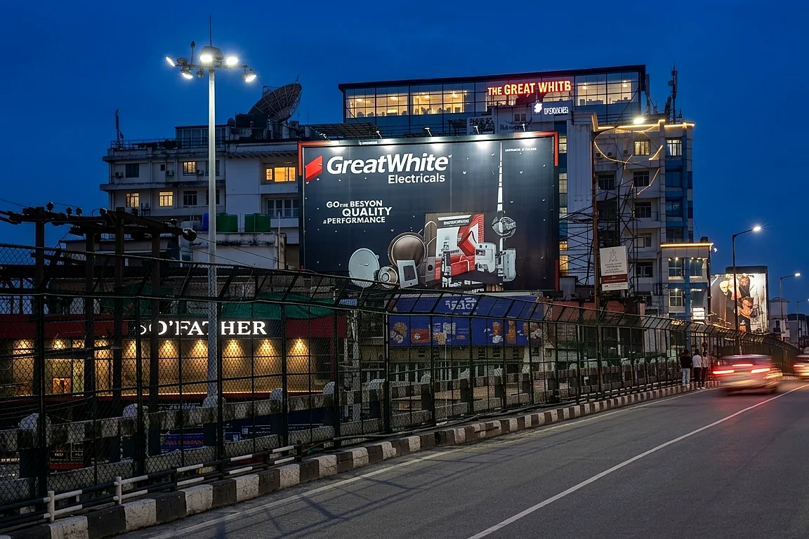 Great White hoarding at Ulubari, night view