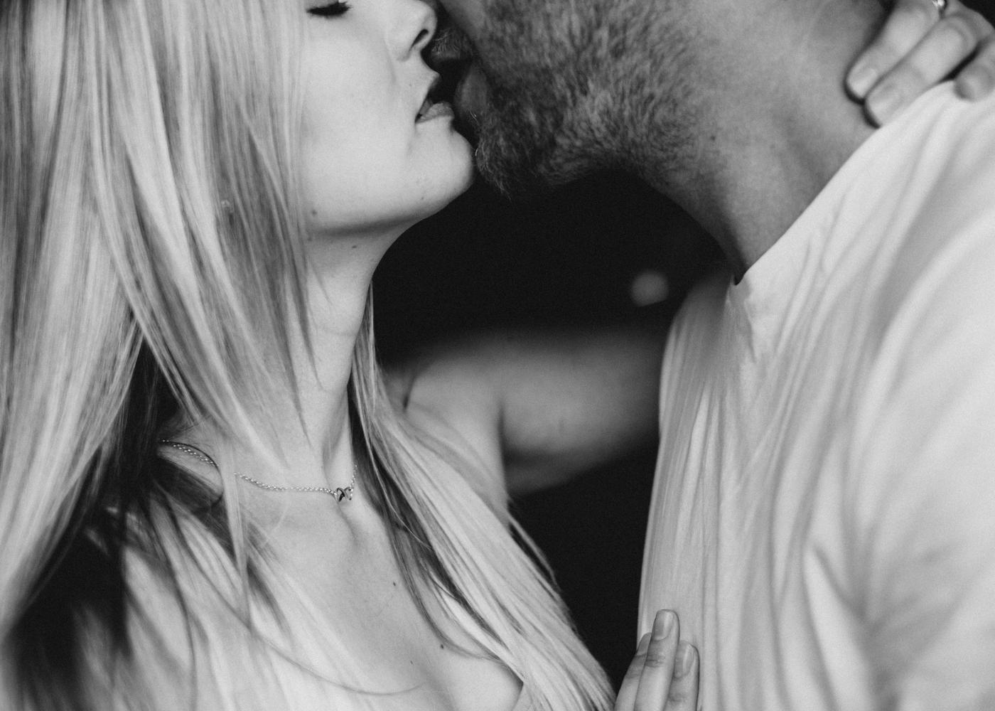 Libido supplements - A black and white image of a man and woman embracing