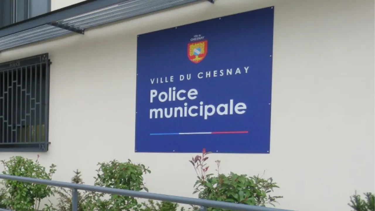 Photo de la devanture du commisariat municipale du Chesnay