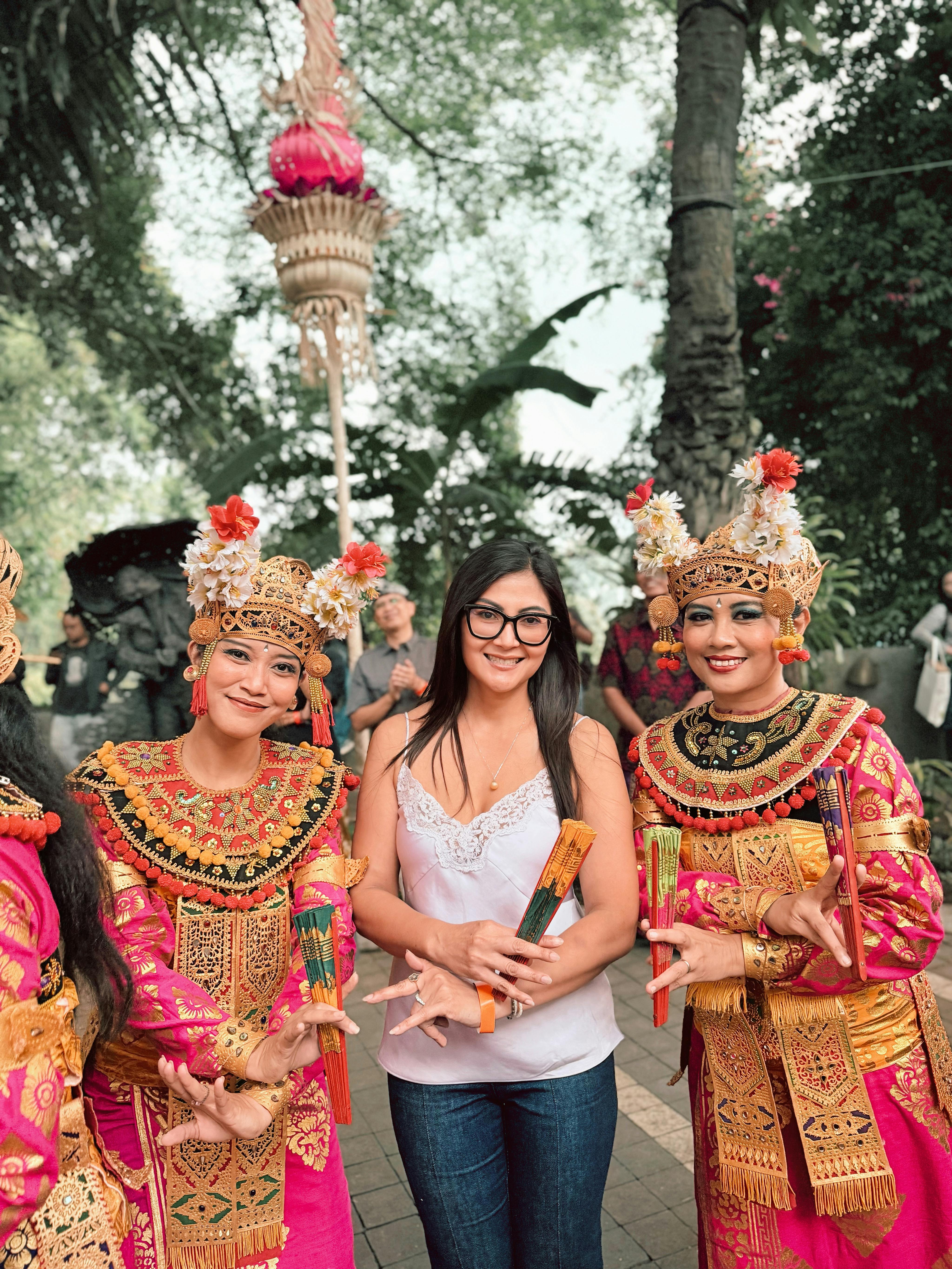 Women in traditional Balinese costumes posing outdoors in Jawa Barat