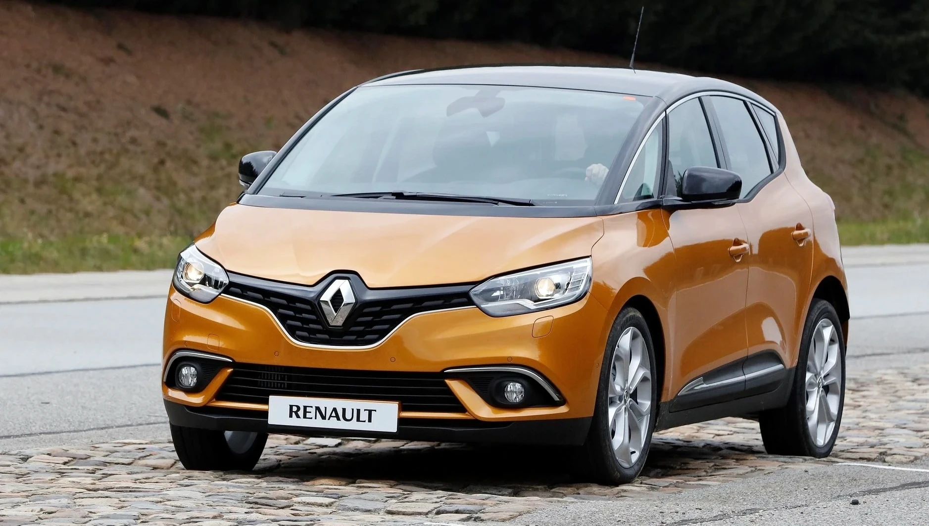 Scenic IV front final car