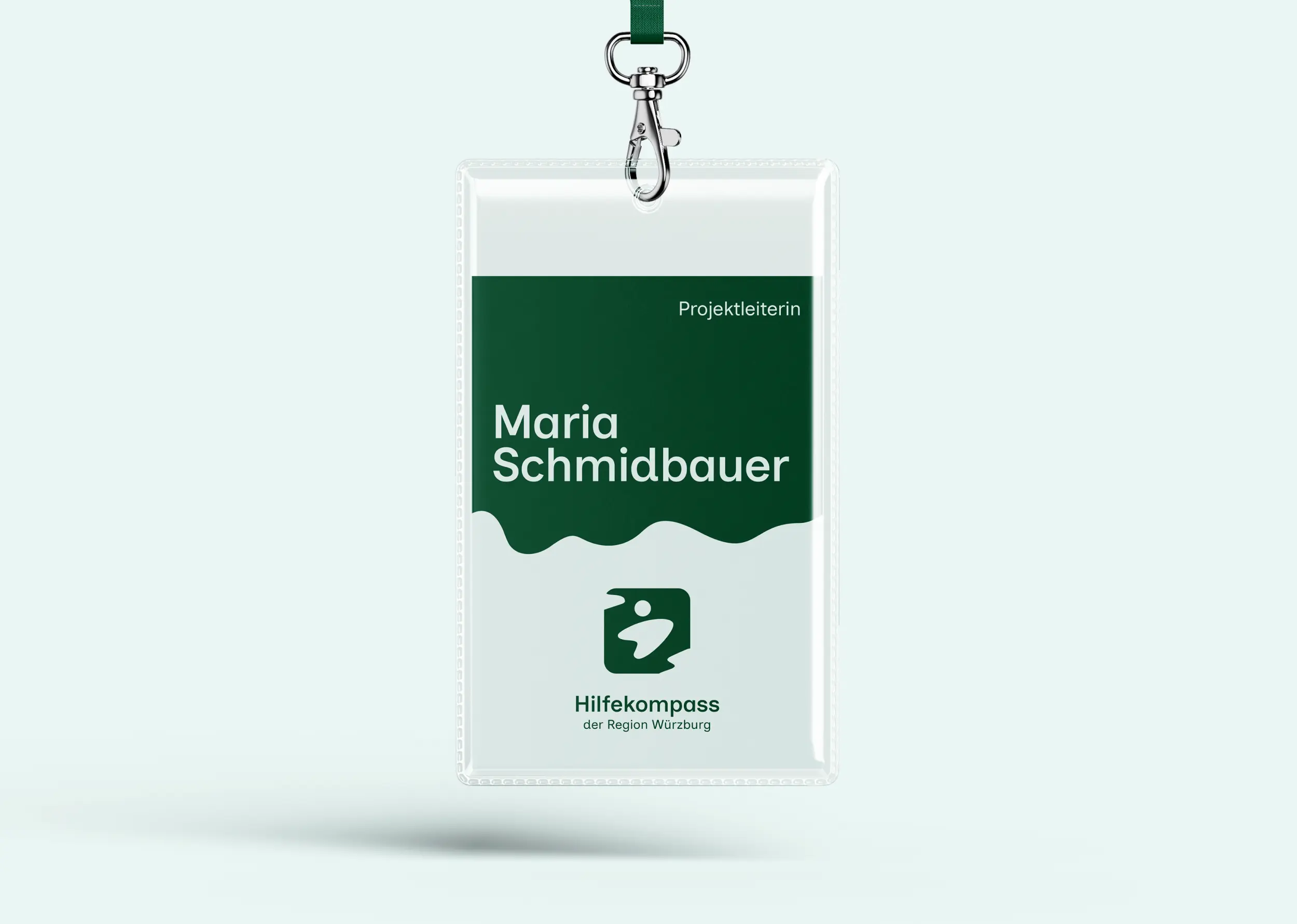 Namensschild von Maria Schmidbauer als Projektleiterin für Hilfekompass der Region Würzburg.