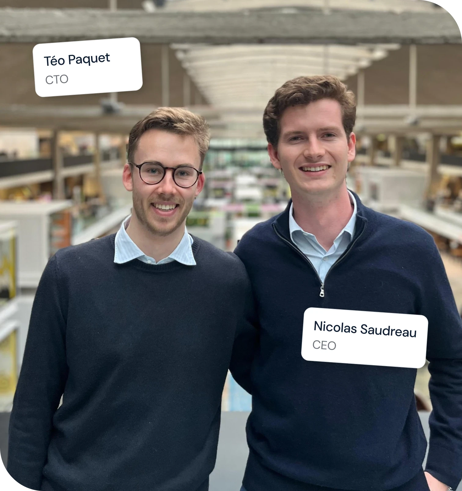 Portrait des fondateurs de SkAI Tech, Téo Paquet (CTO) et Nicolas Saudreau (CEO), une équipe multidisciplinaire basée à Station F expert en IA et aviation.