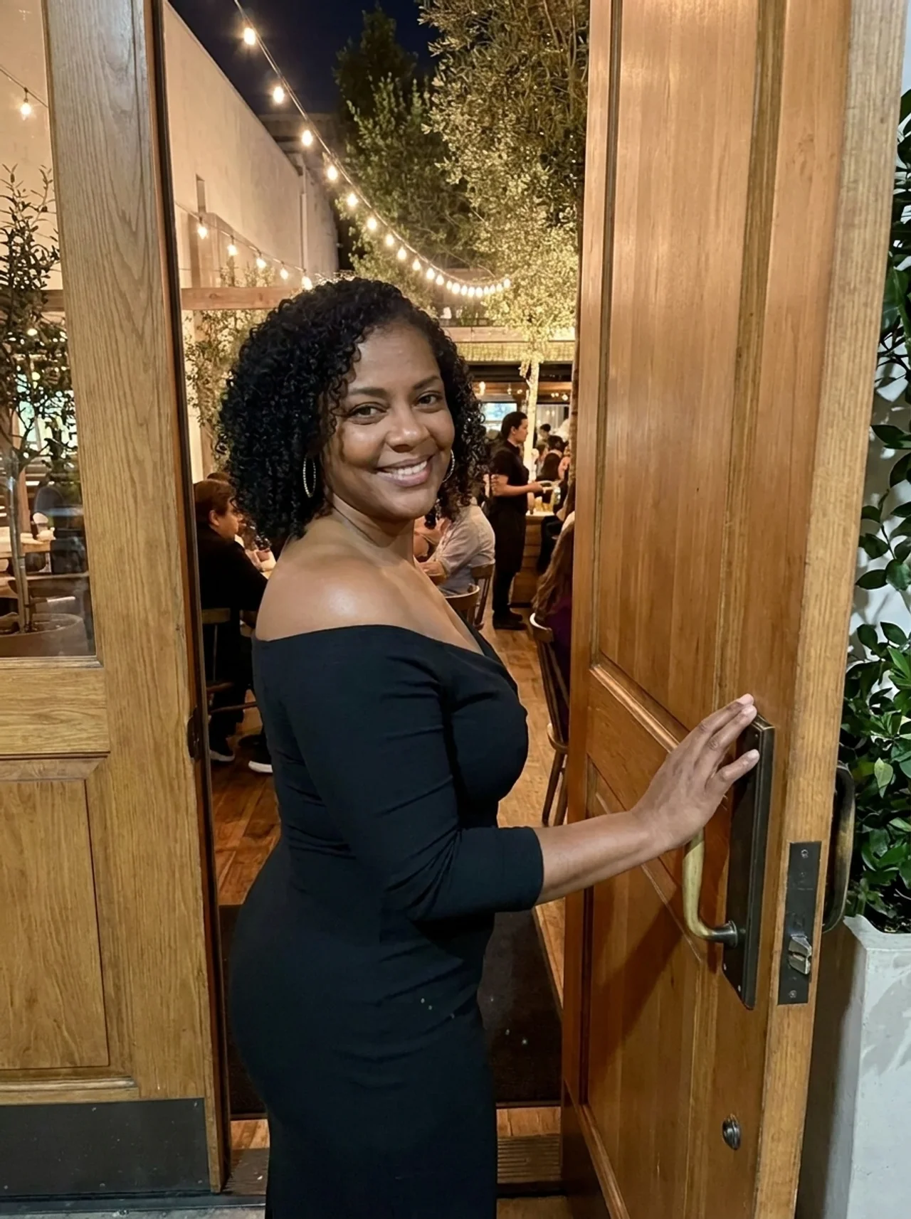 Linda arriving at the restaurant, warm light