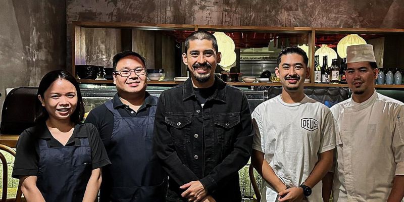 Kyudon staff posing with the Prince of Johor.
