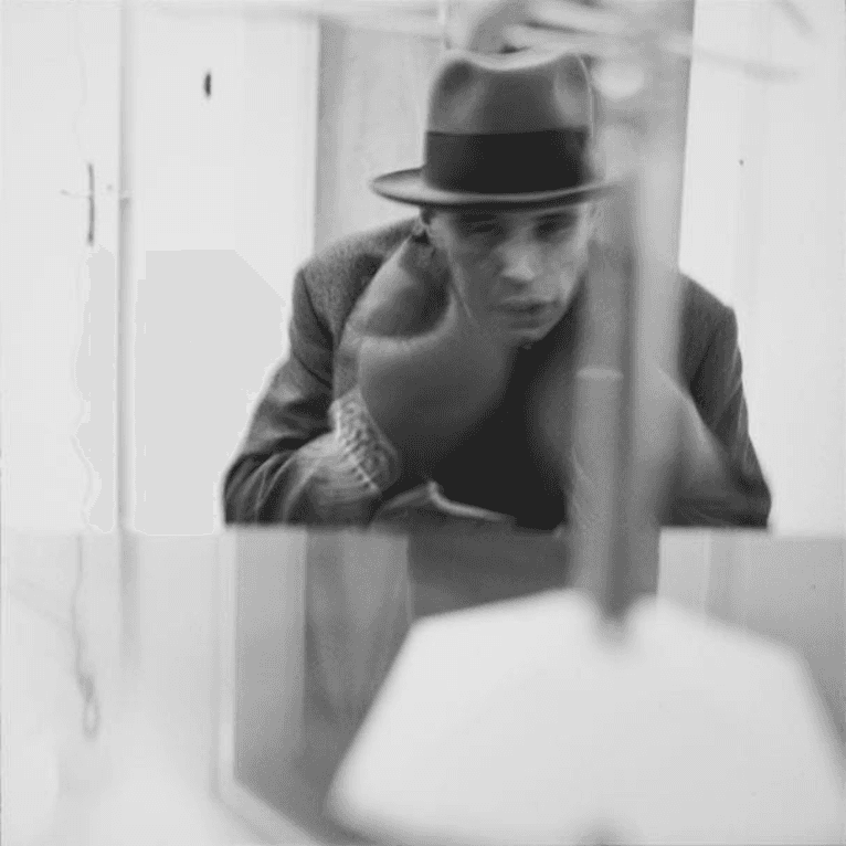 A person in a hat
AI-generated content may be incorrect.