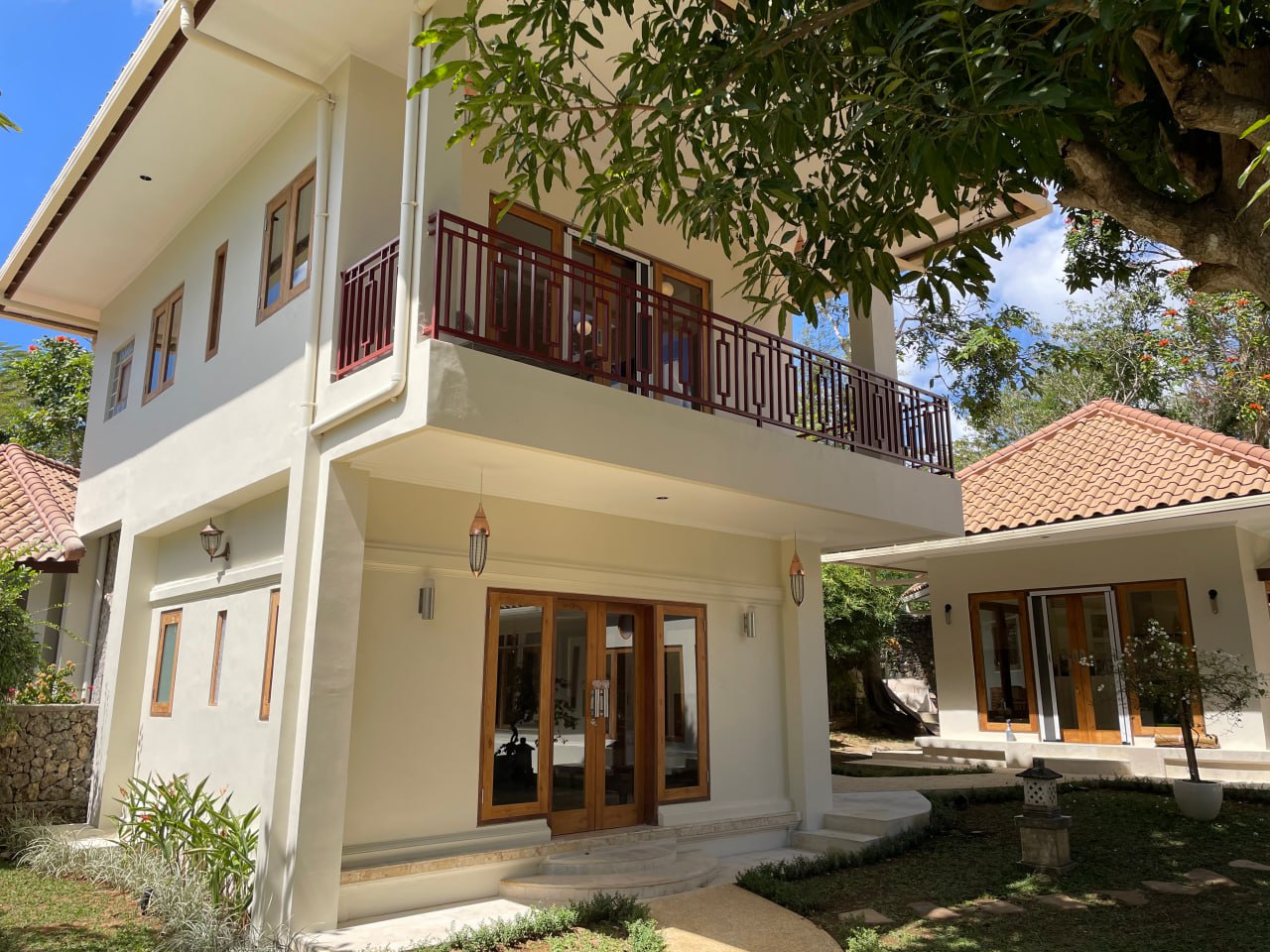 A 4-bedroom villa in a gated complex in Nusa Dua, featuring a large private garden and a peaceful residential environment