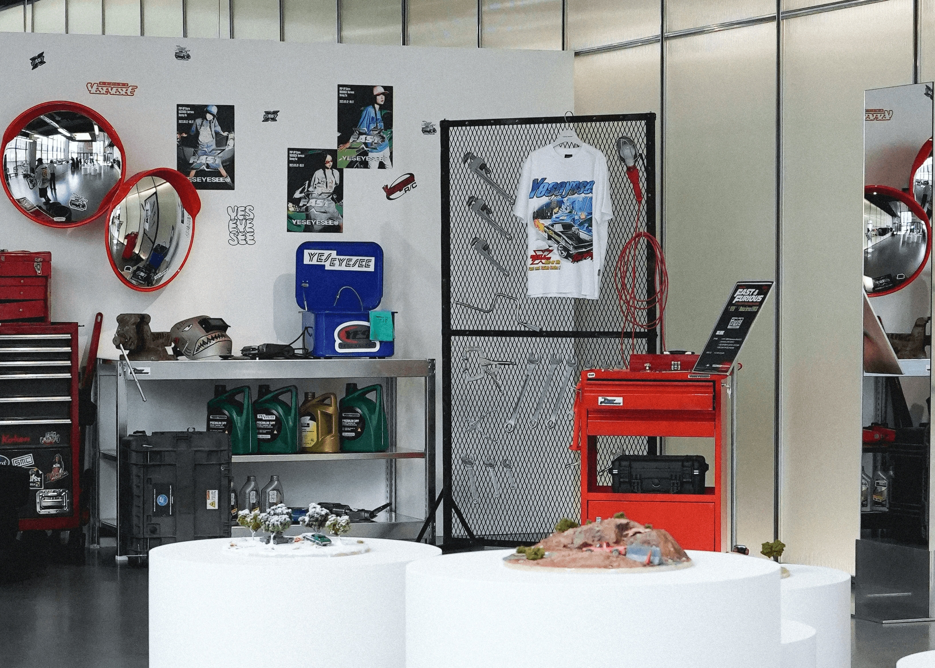 YESEYESEE × Fast & Furious 팝업 설치 디테일, 빨간 볼록 거울 배치와 스티커 공구함 오브제 / Installation detail of the YESEYESEE × Fast & Furious pop-up — convex mirror placement and sticker-covered tool cabinet