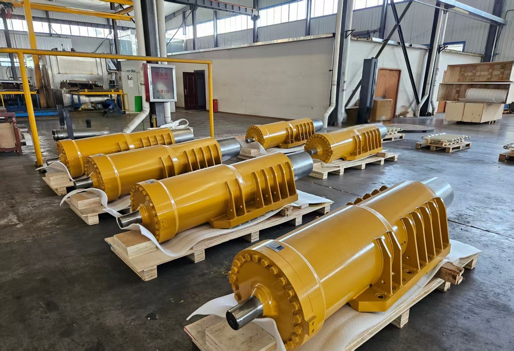 Akaliko aftermarket mining hydraulic cylinders in a production facility.