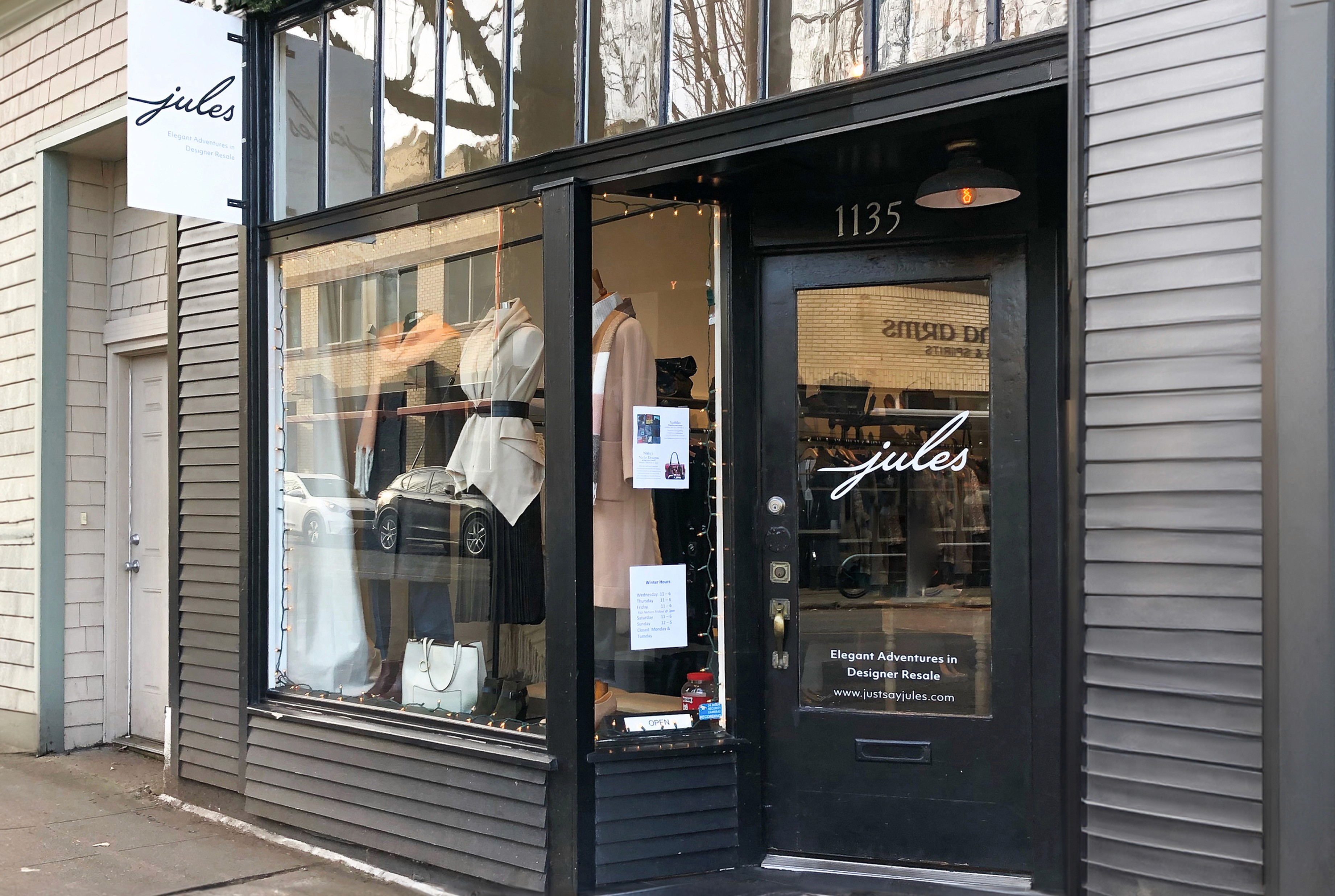 White branded cap with turquoise logo placed on fresh lemons in a red bowl