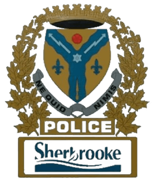 Logo du Service de police de Sherbrooke (SPS), avec insigne et écusson.