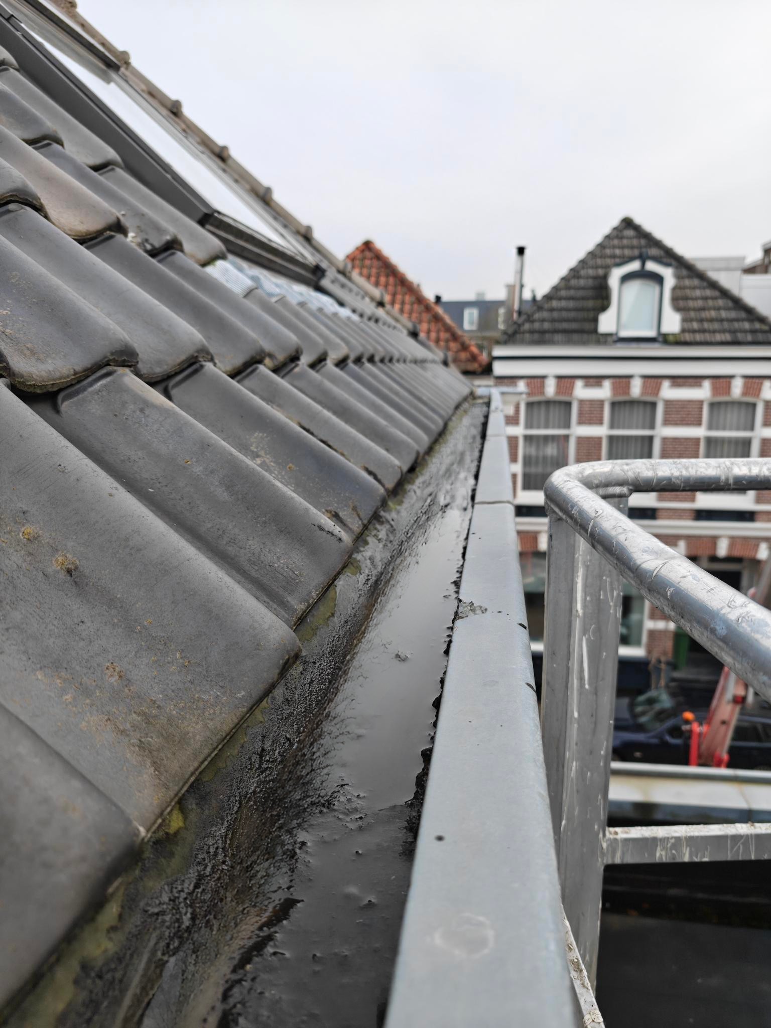 Schoongemaakte dakgoot Kerkdriel