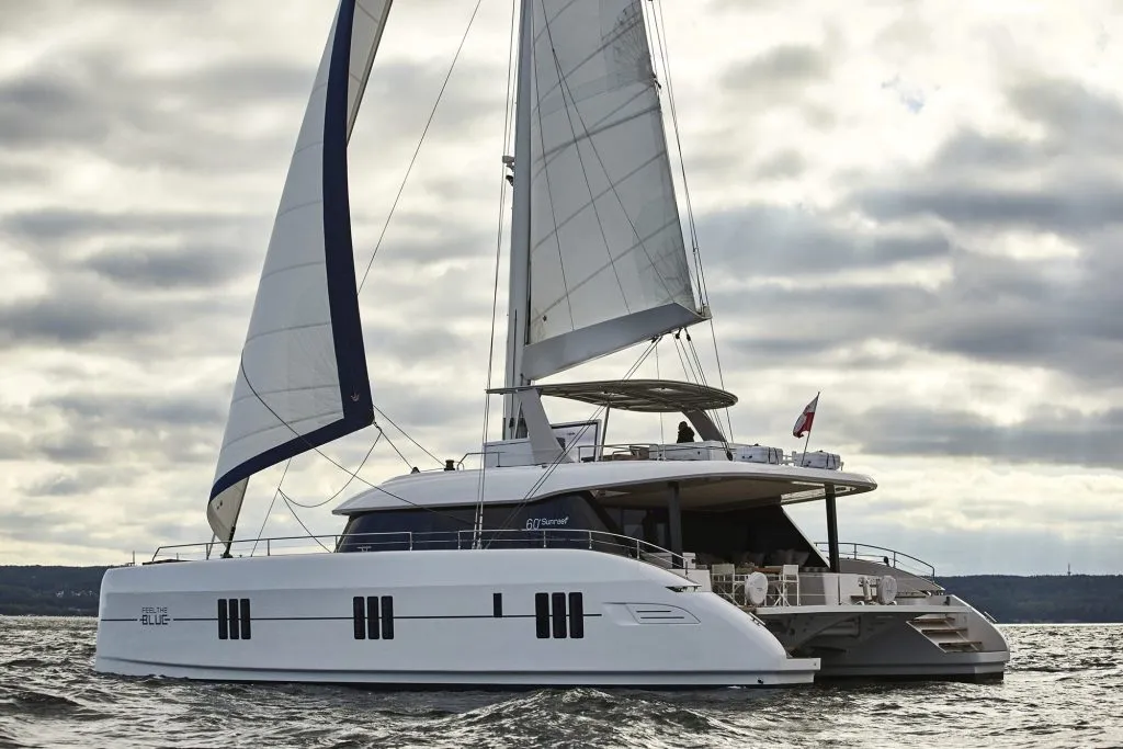 Lateral Sunreef 60
