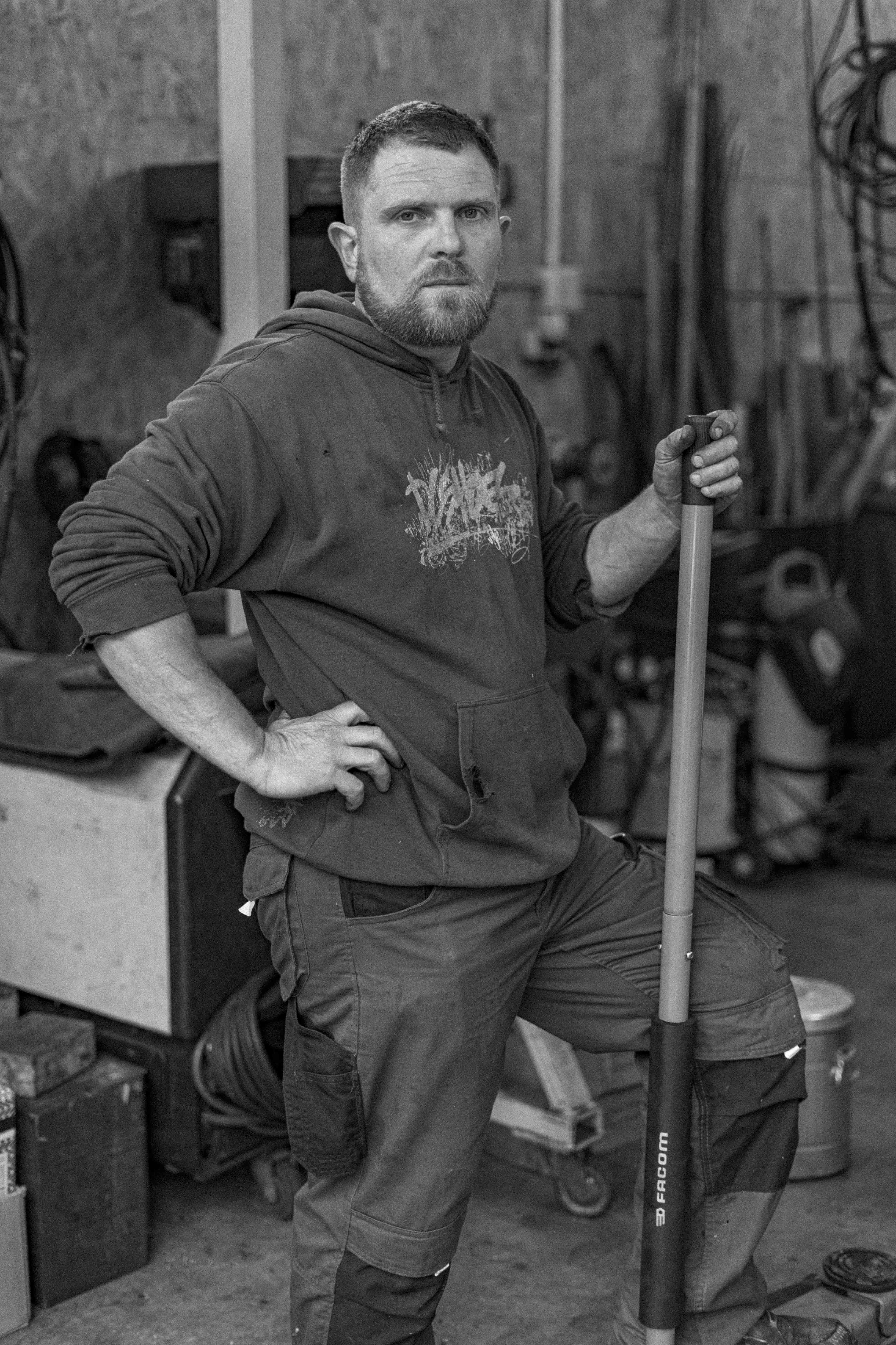 Portrait professionnel N&B  professionnel garagiste 1