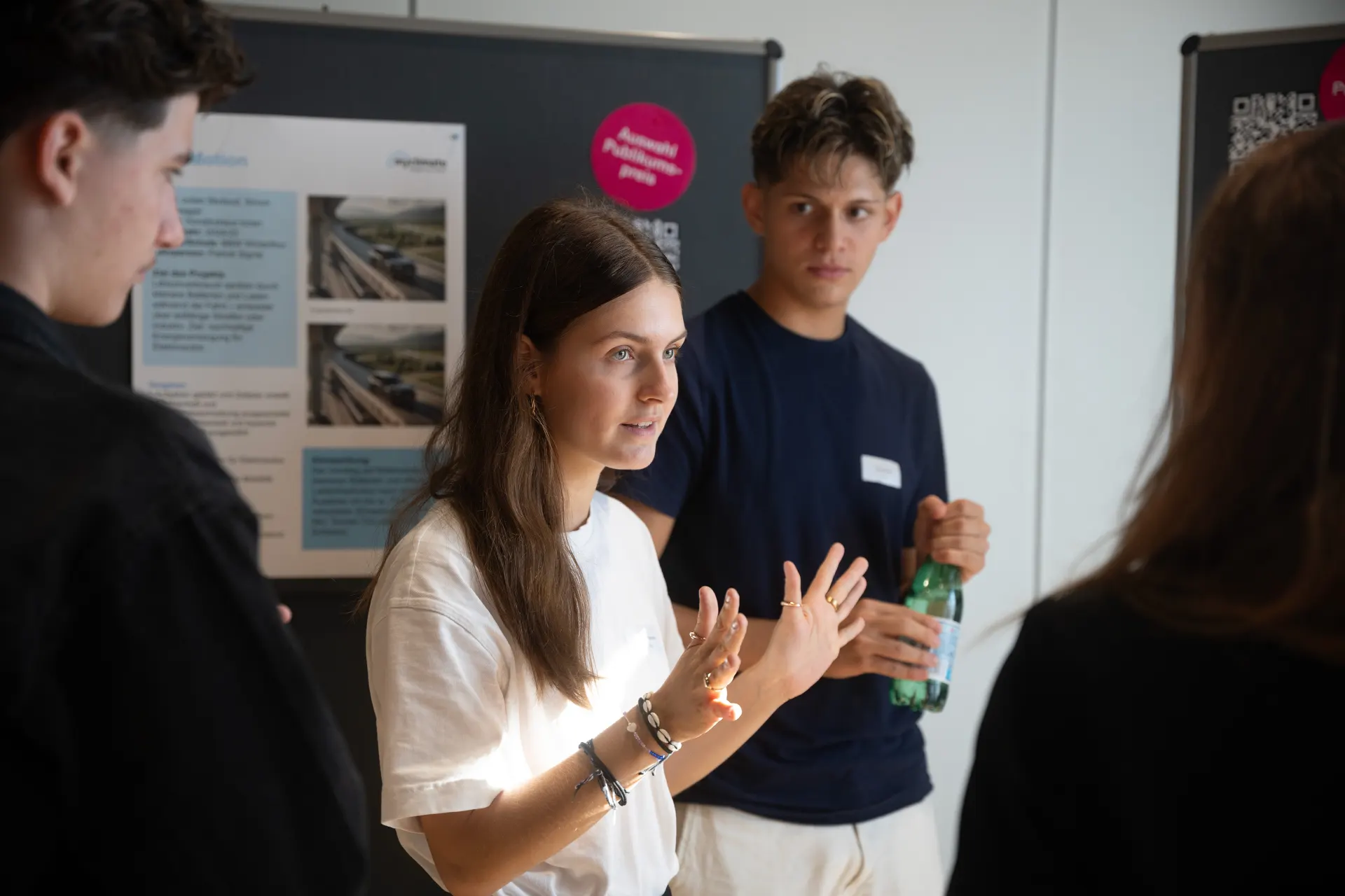 Young professionals engaged in a discussion at a Belimo Climate Foundation event. | Copyright myclimate, Photo: Sebastian Eppler