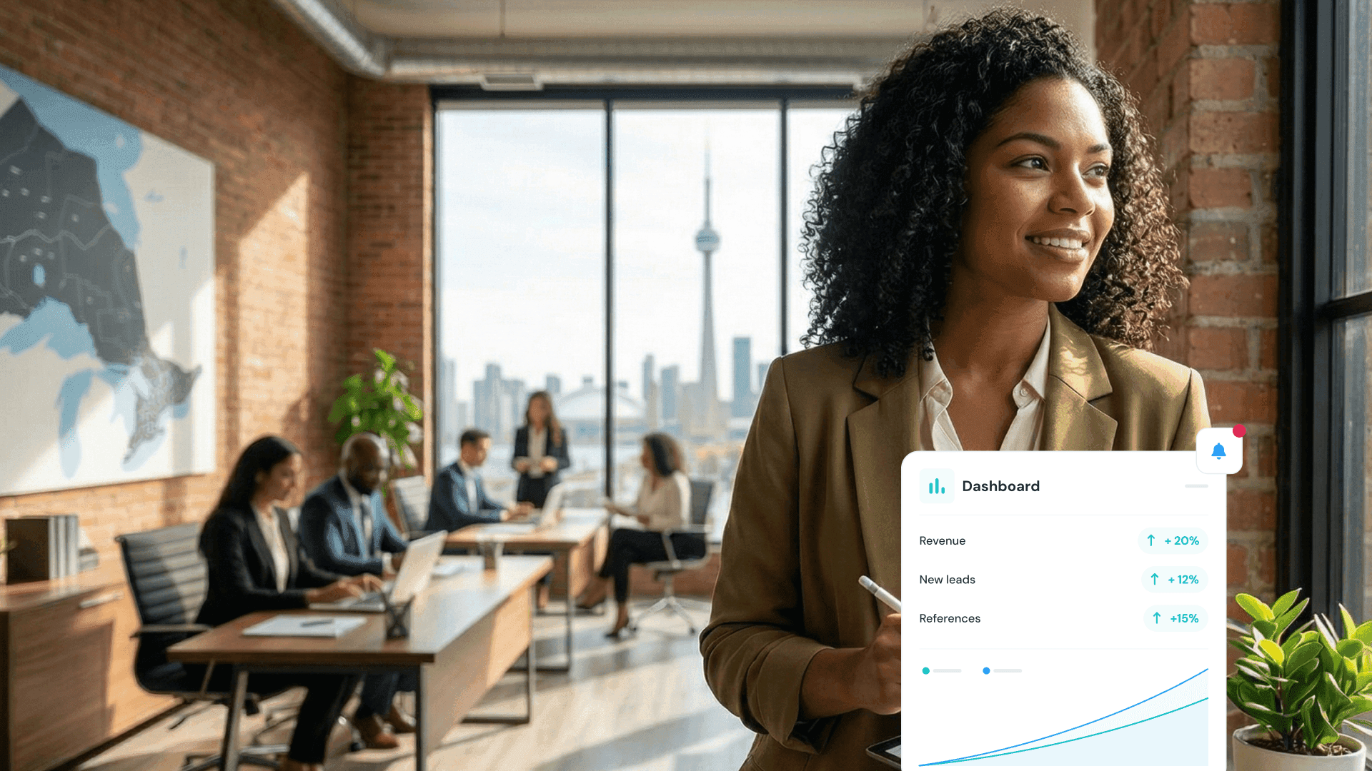 Un bureau avec un ordinateur portable et un badge d’employé dessus.