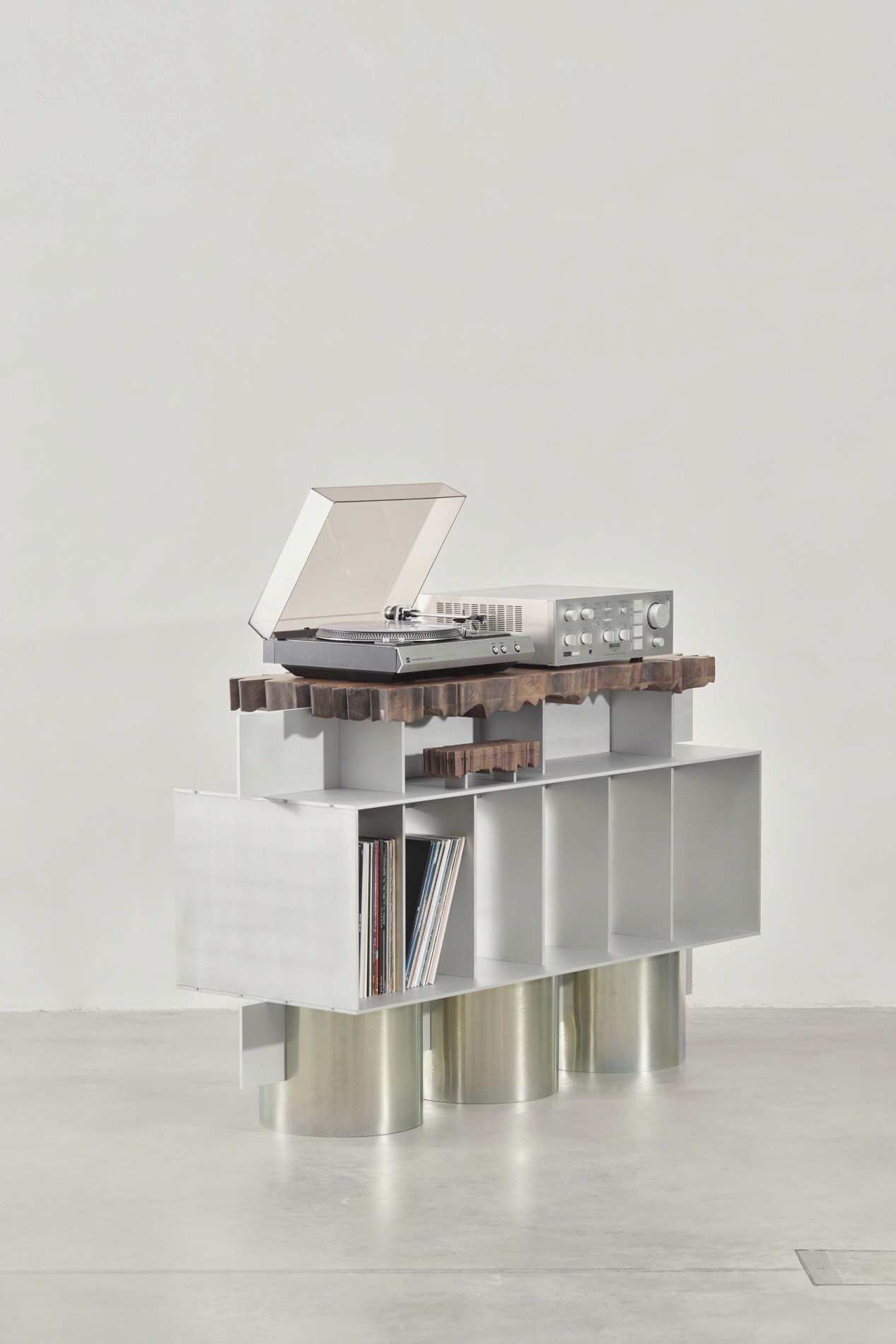 audio-altar-vinylovy-poslechovy-kabinet-designovy-objekt-design-jiri-krejcirik