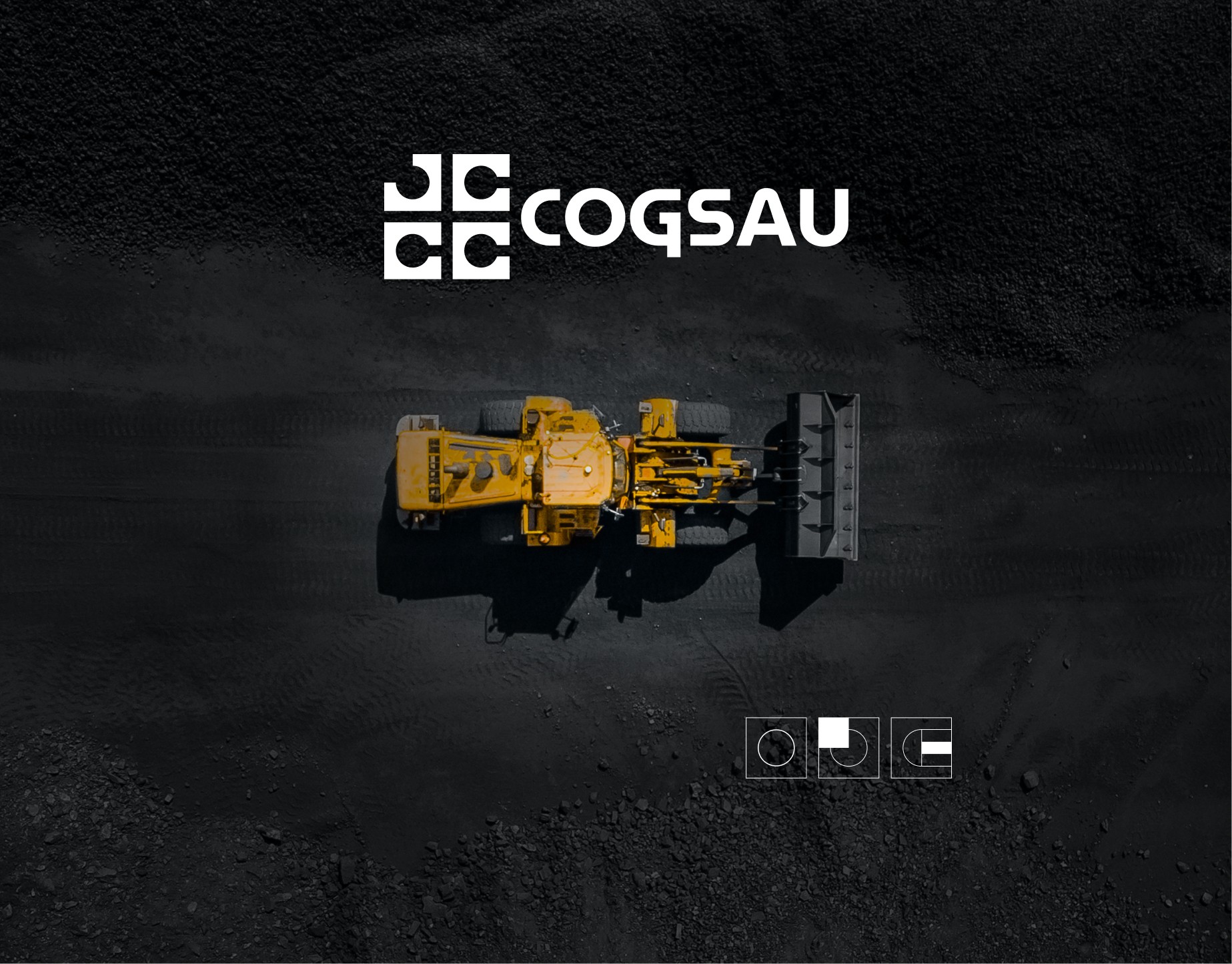 Vista aérea de maquinaria pesada industrial con el logo de Cogsau sobre una superficie de textura oscura.