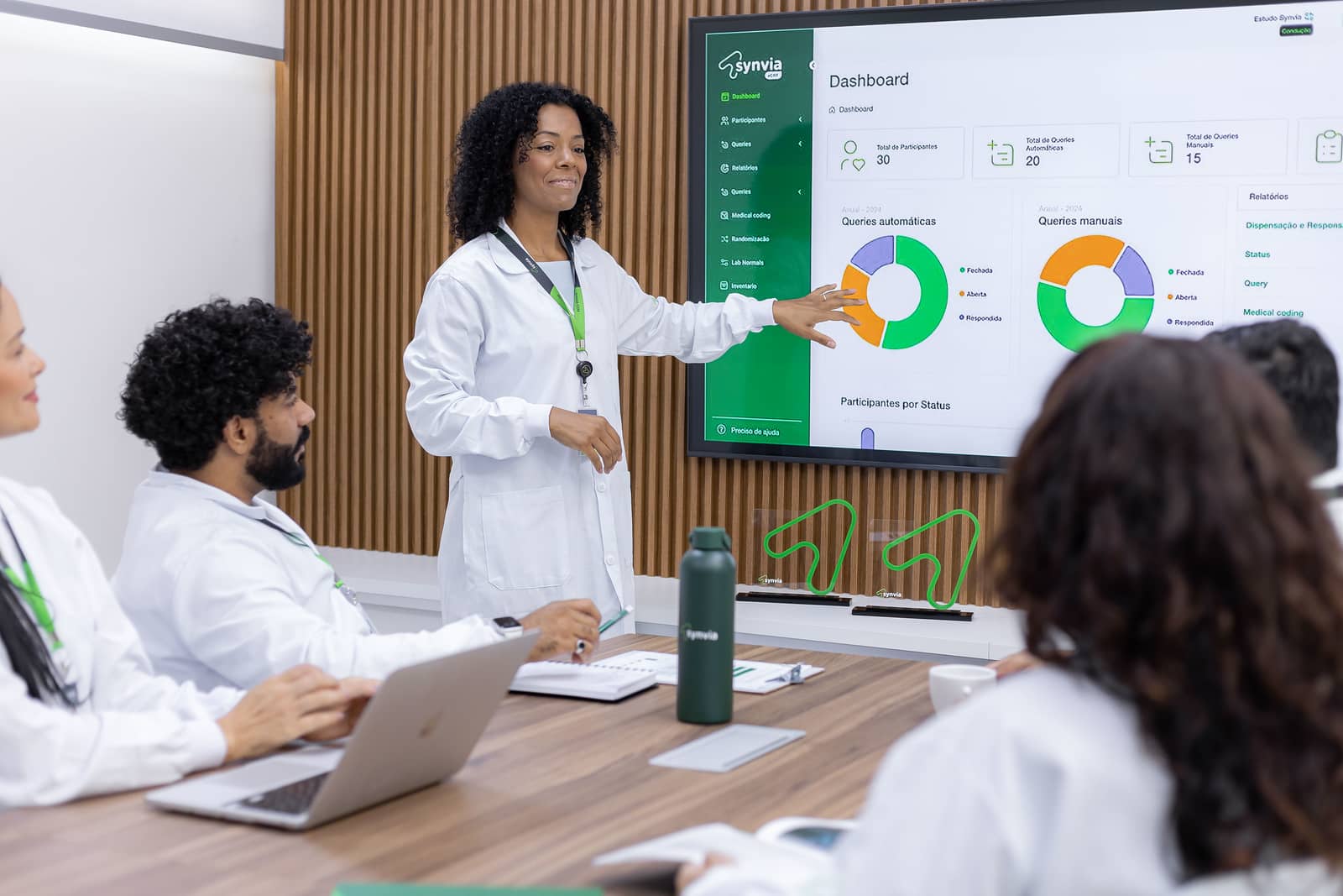 Estatística clínica da Synvia apresentando análise de dados e indicadores de estudos clínicos em dashboard analítico