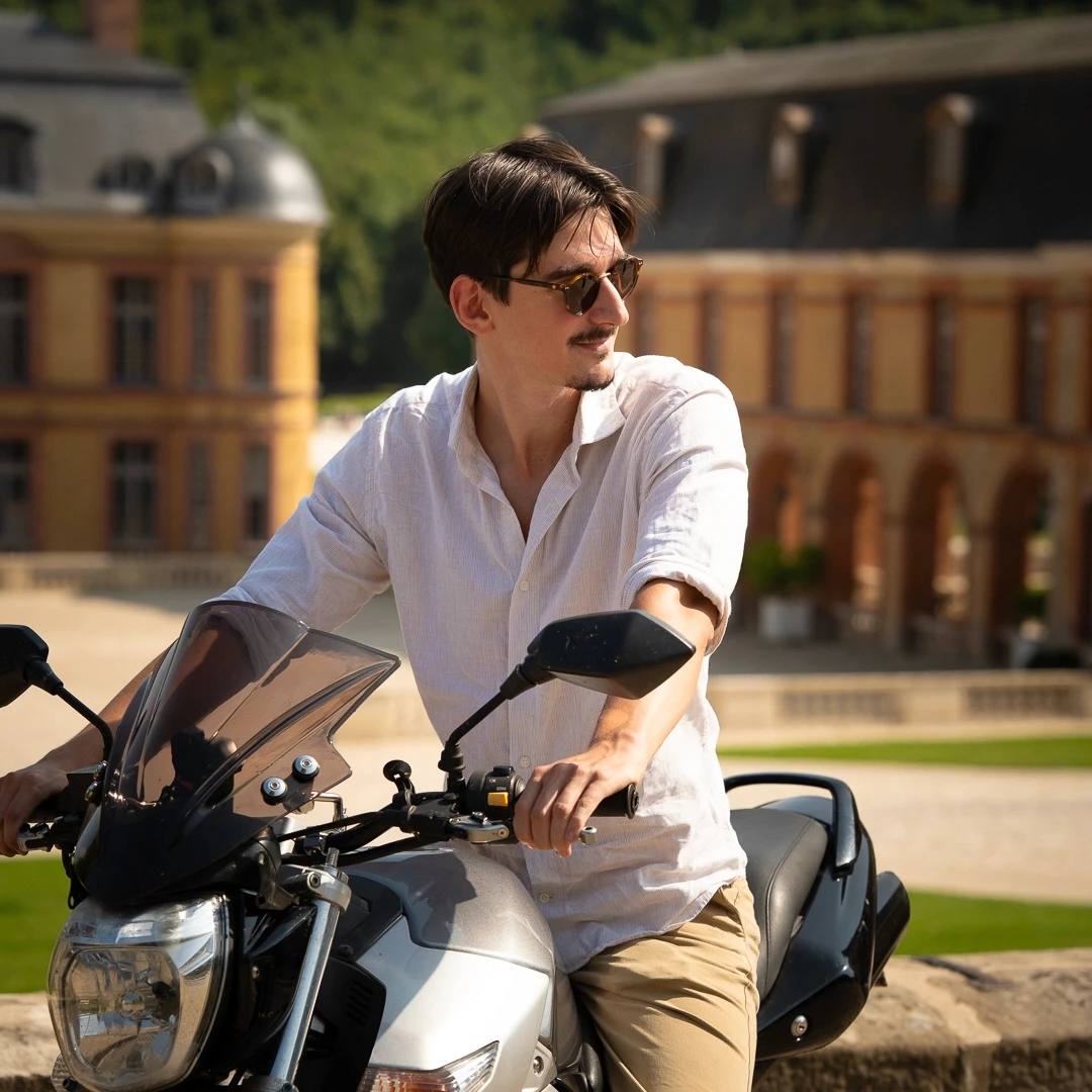 Modern abstract B&W composition