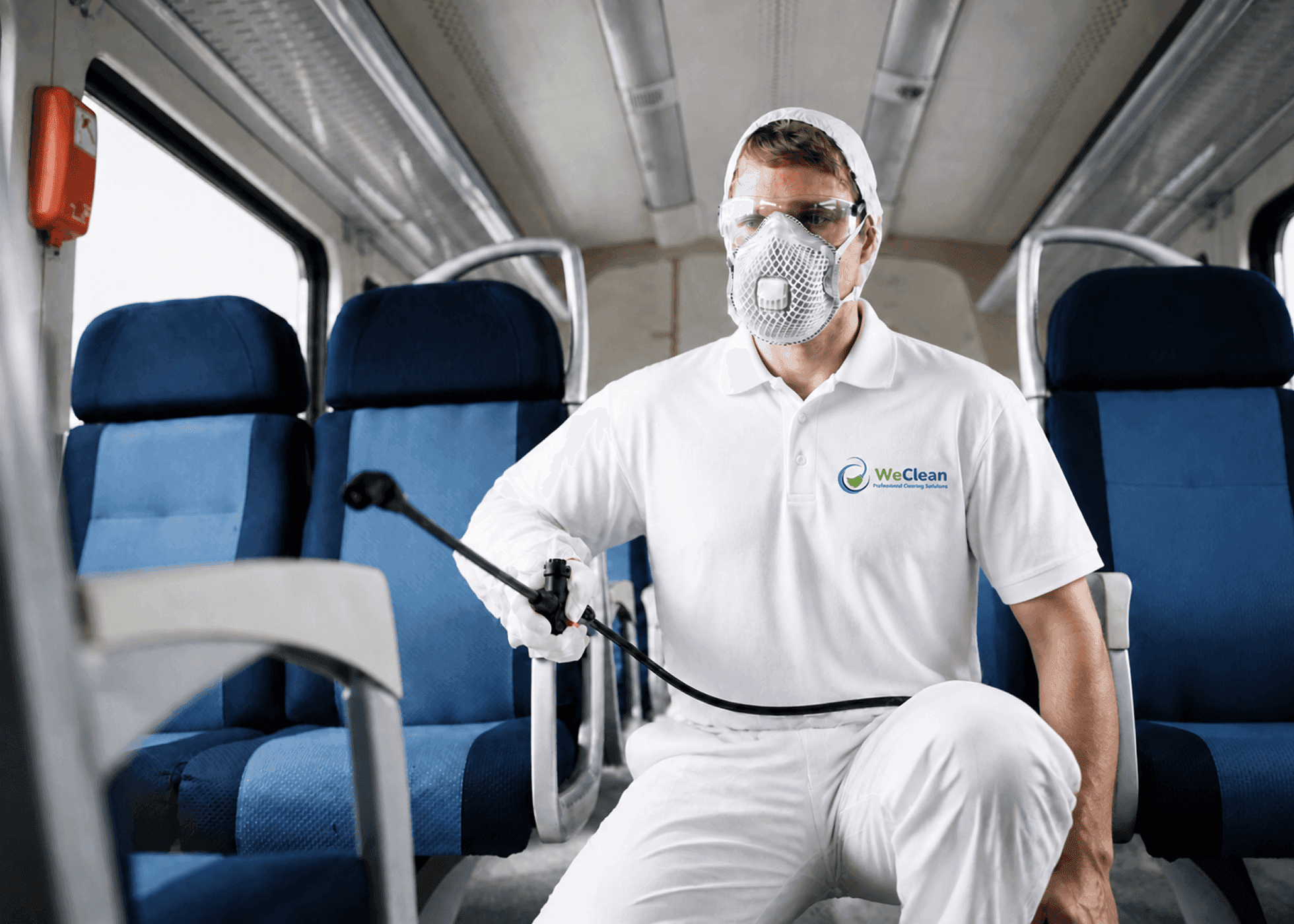 Дезинфекция пассажирского вагона специалистом WeClean в Ташкенте