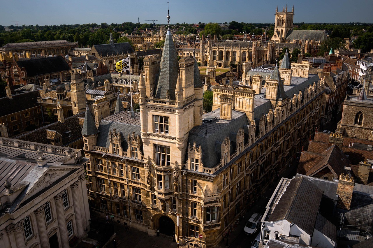 college,-buildings,-university,-school,-tower,-cambridge,-england,-architecture, - okmarian (pixabay)
