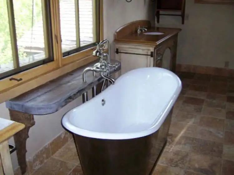 Freestanding slipper tub with stone deck-mounted filler