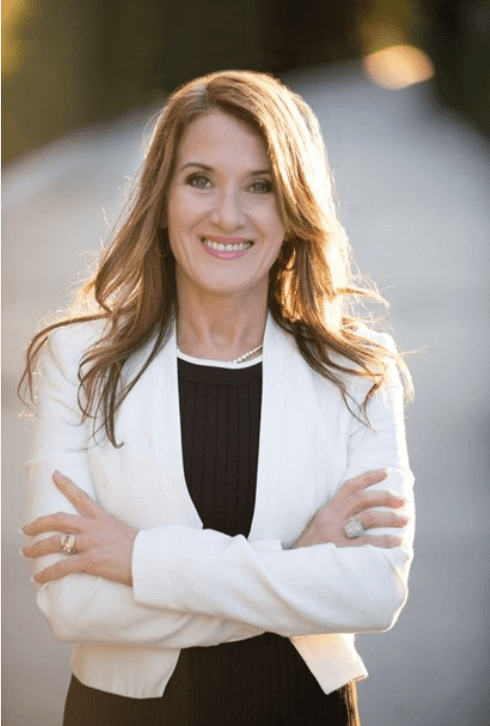 shallow focus photography of woman outdoor during day