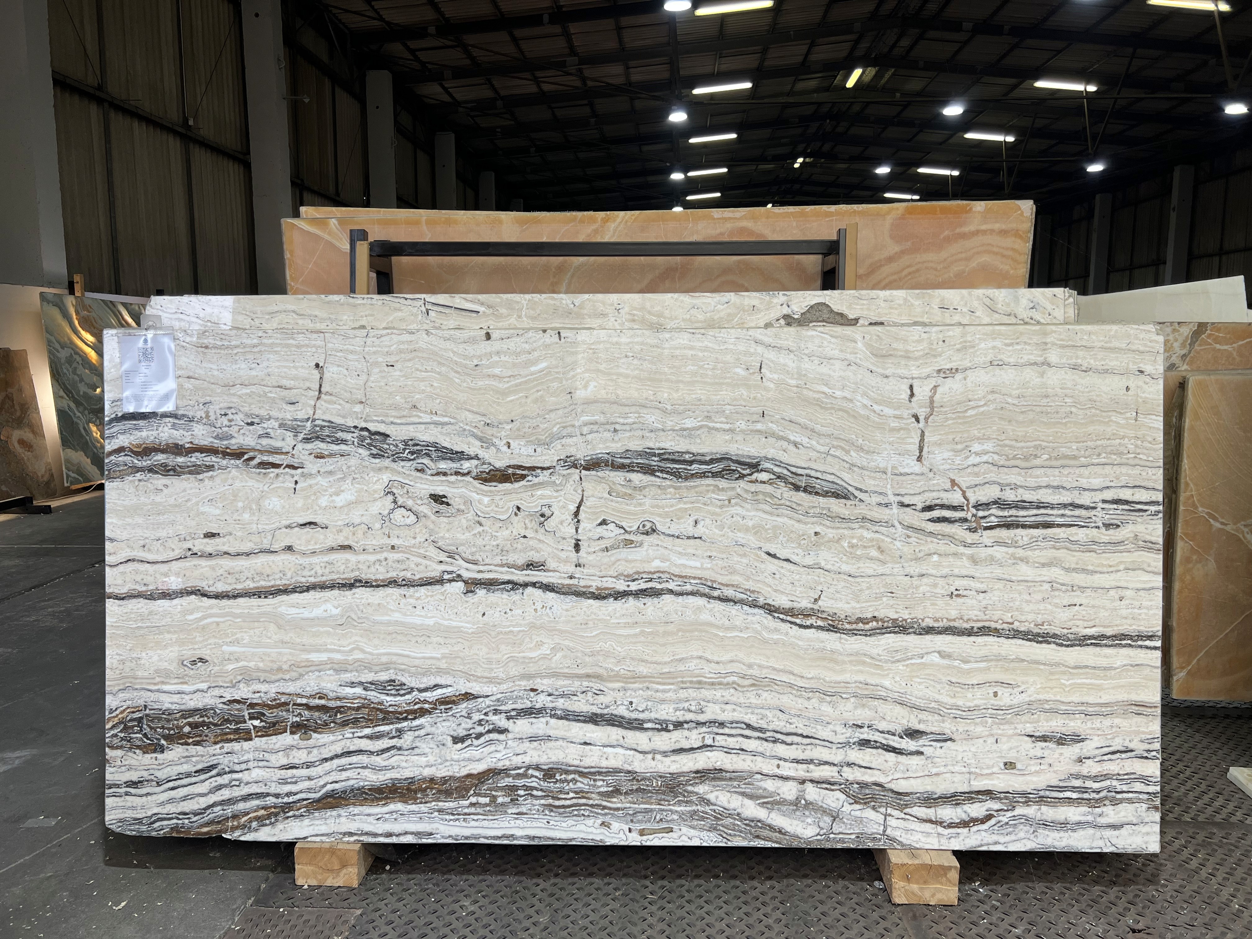 Jurassic Tra-Onyx Stein exklusive bei Uniiqo Naturstein Berlin