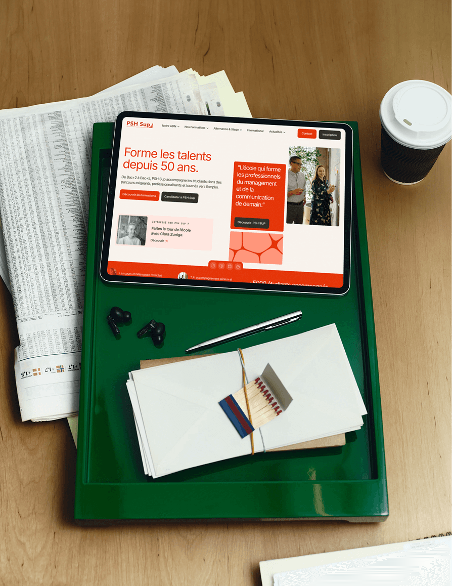 Ipad avec le site psh sup sur un plateau vert