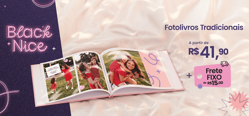 Fotolivro capa dura com imagens de pai e filhos sorrindo, sobre mesa de madeira, com promoção a partir de trinta e nove reais e noventa centavos e frete fixo de quinze reais