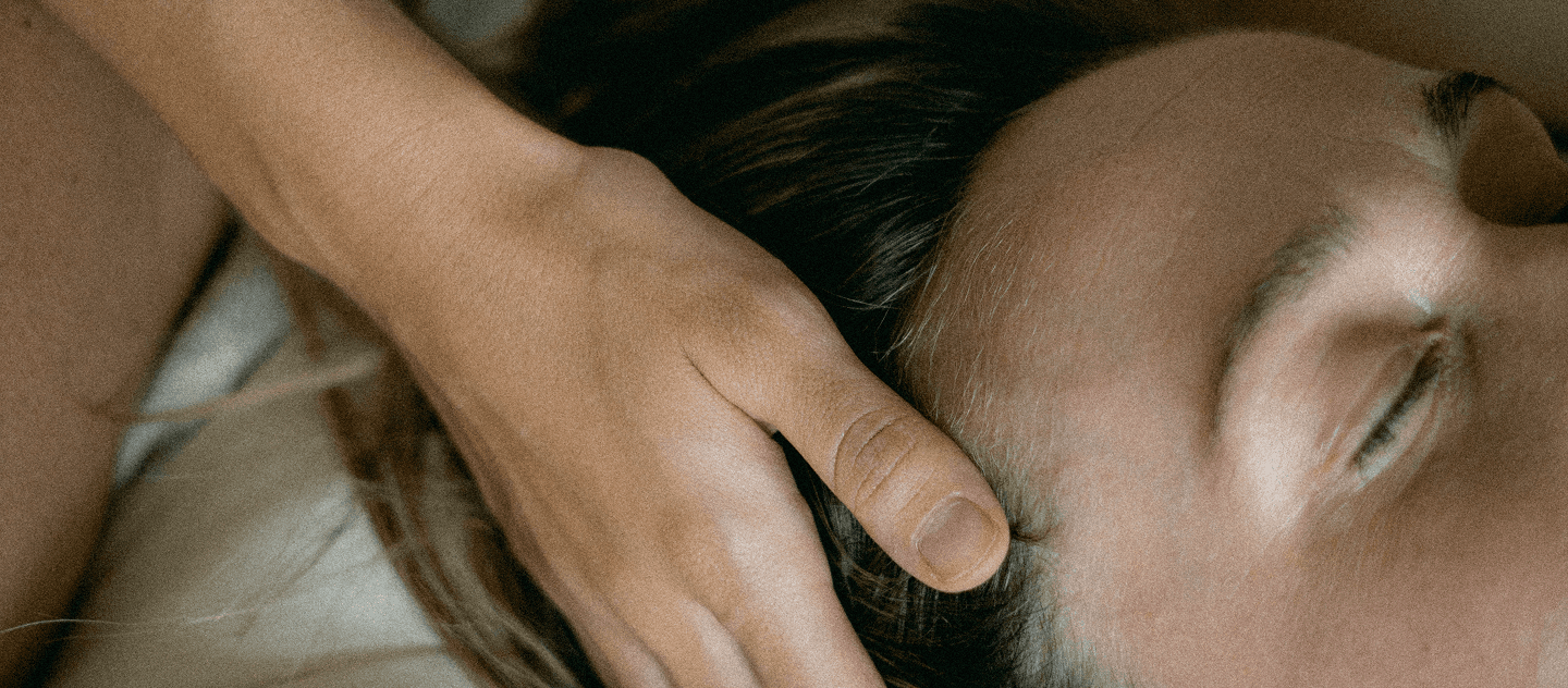 A doula massaging her pregnant client's head
