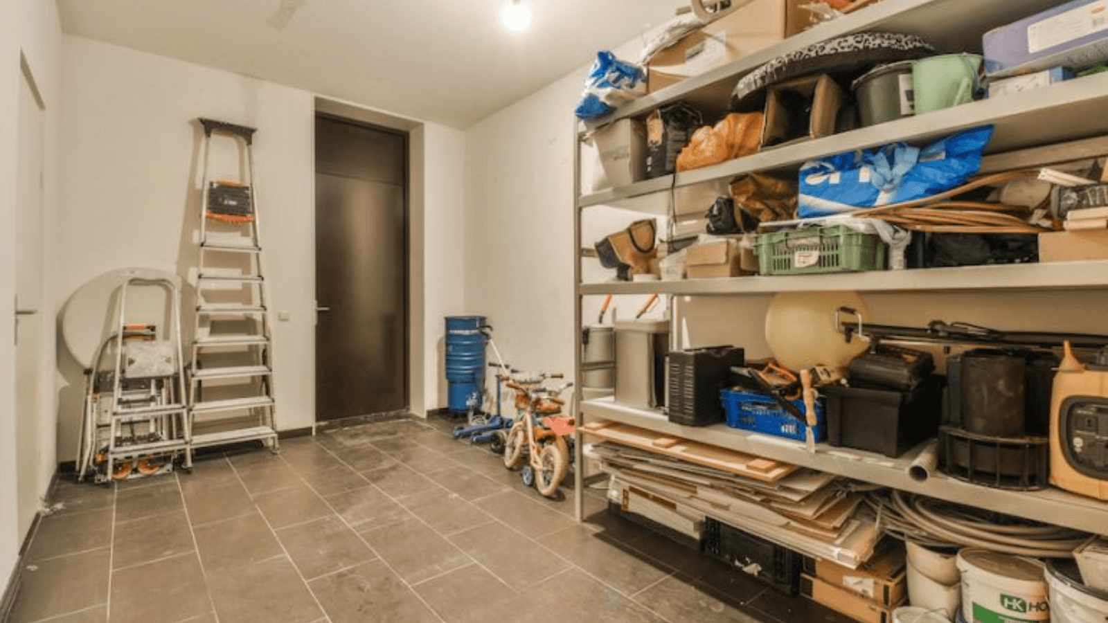 Open Concept Store Room Design
