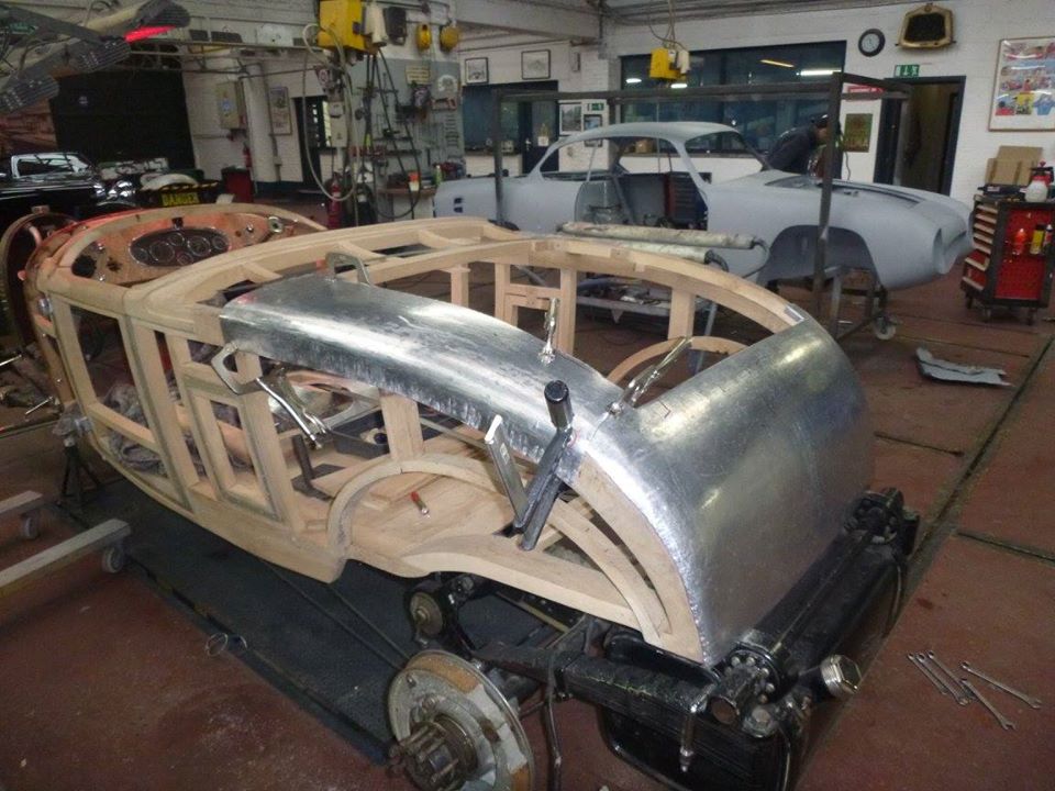 Restauration de carrosserie sur véhicules anciens