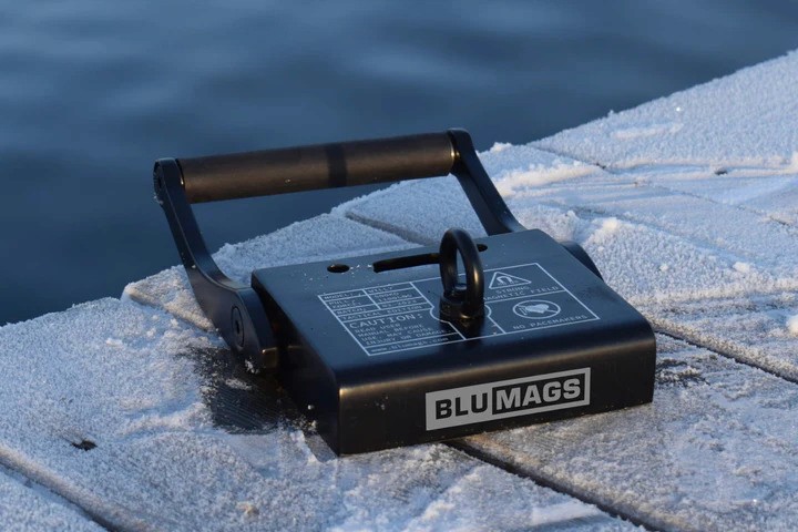 Underwater magnet Willy tactical