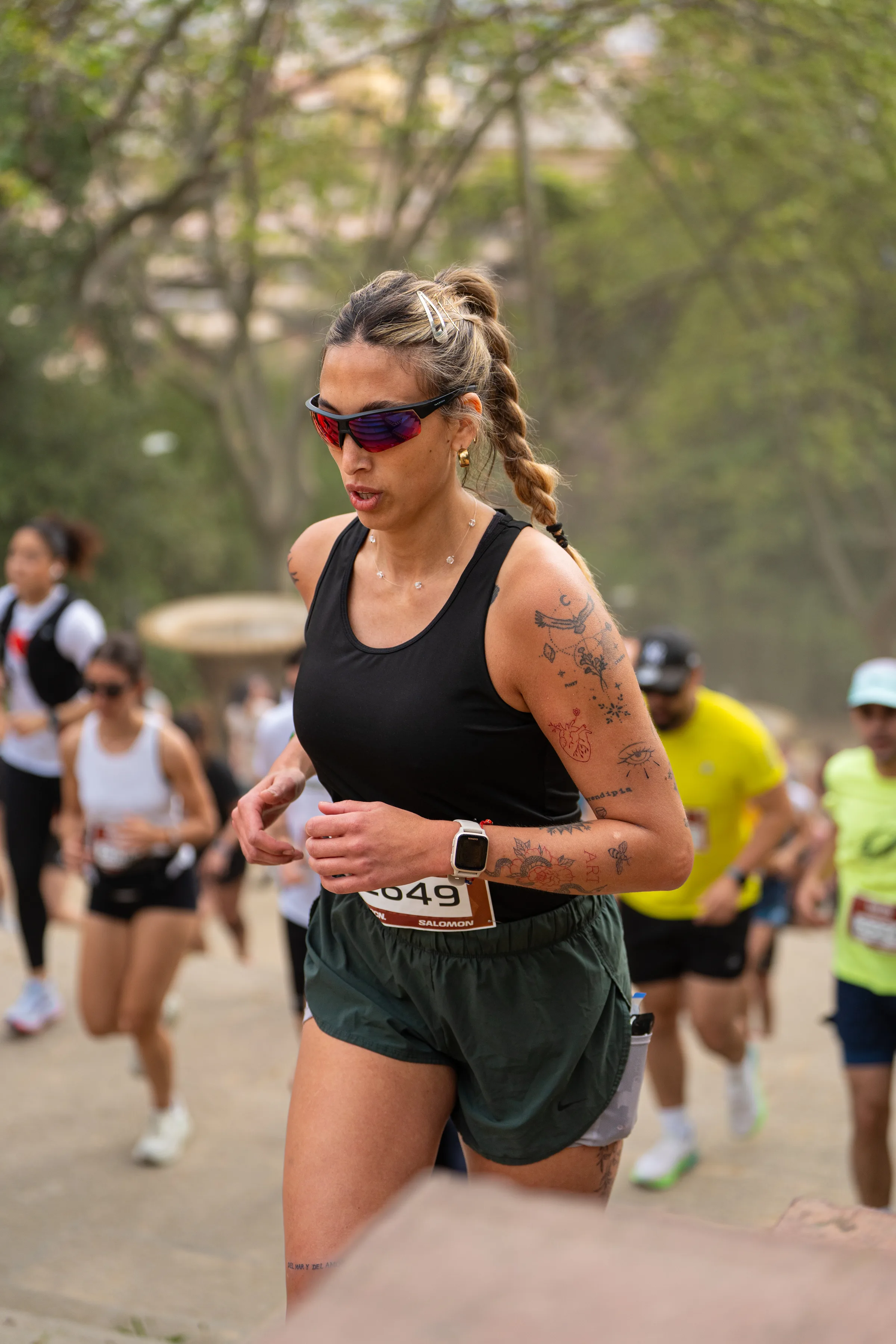Salomon Run Barcelona escaleras 2026, carrera popular Barcelona, fotografía running Montjuïc, trail urbano Barcelona abril 2026, Nolan Pardo