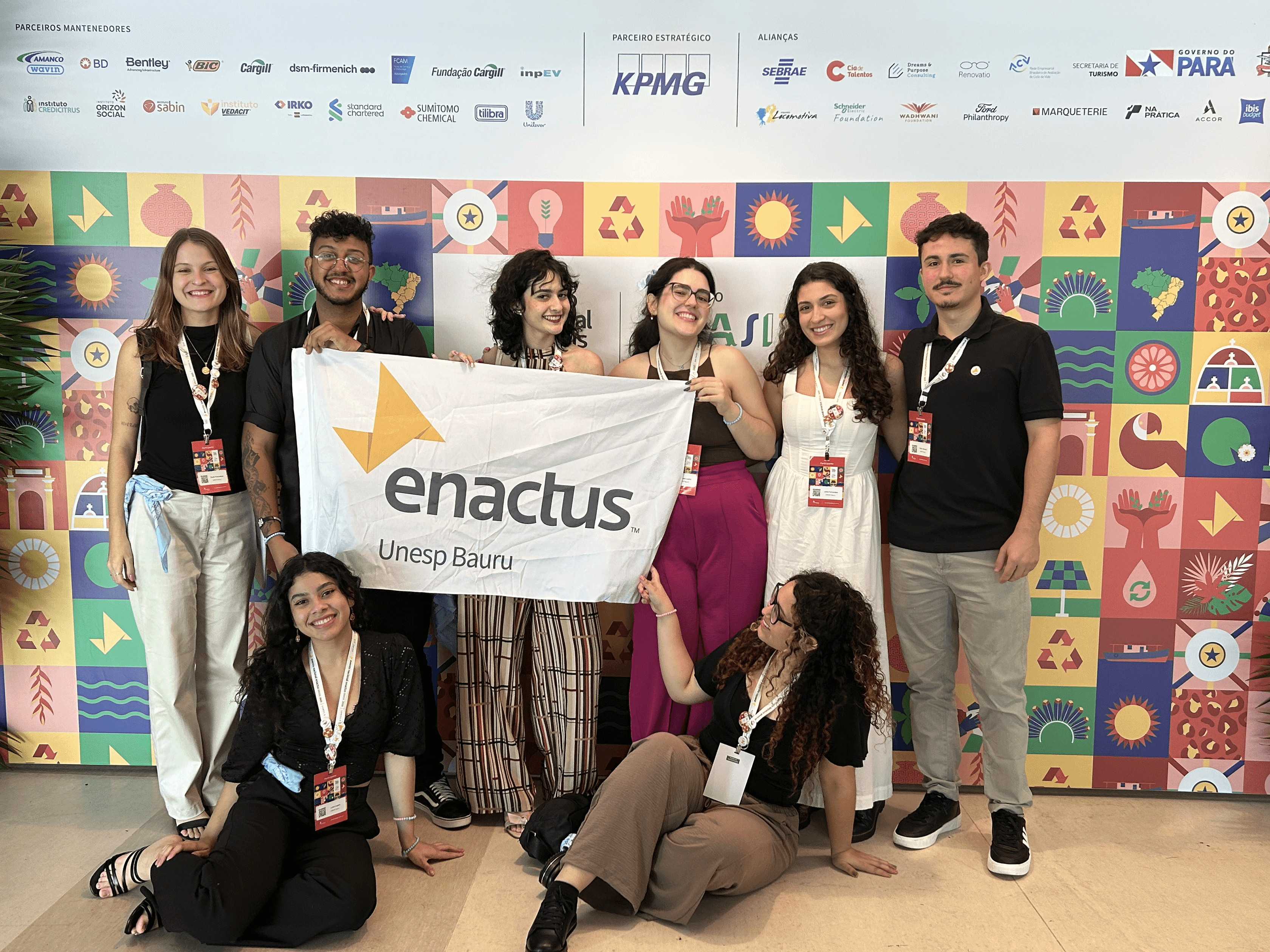 Grupo de universitários no evento ENEB