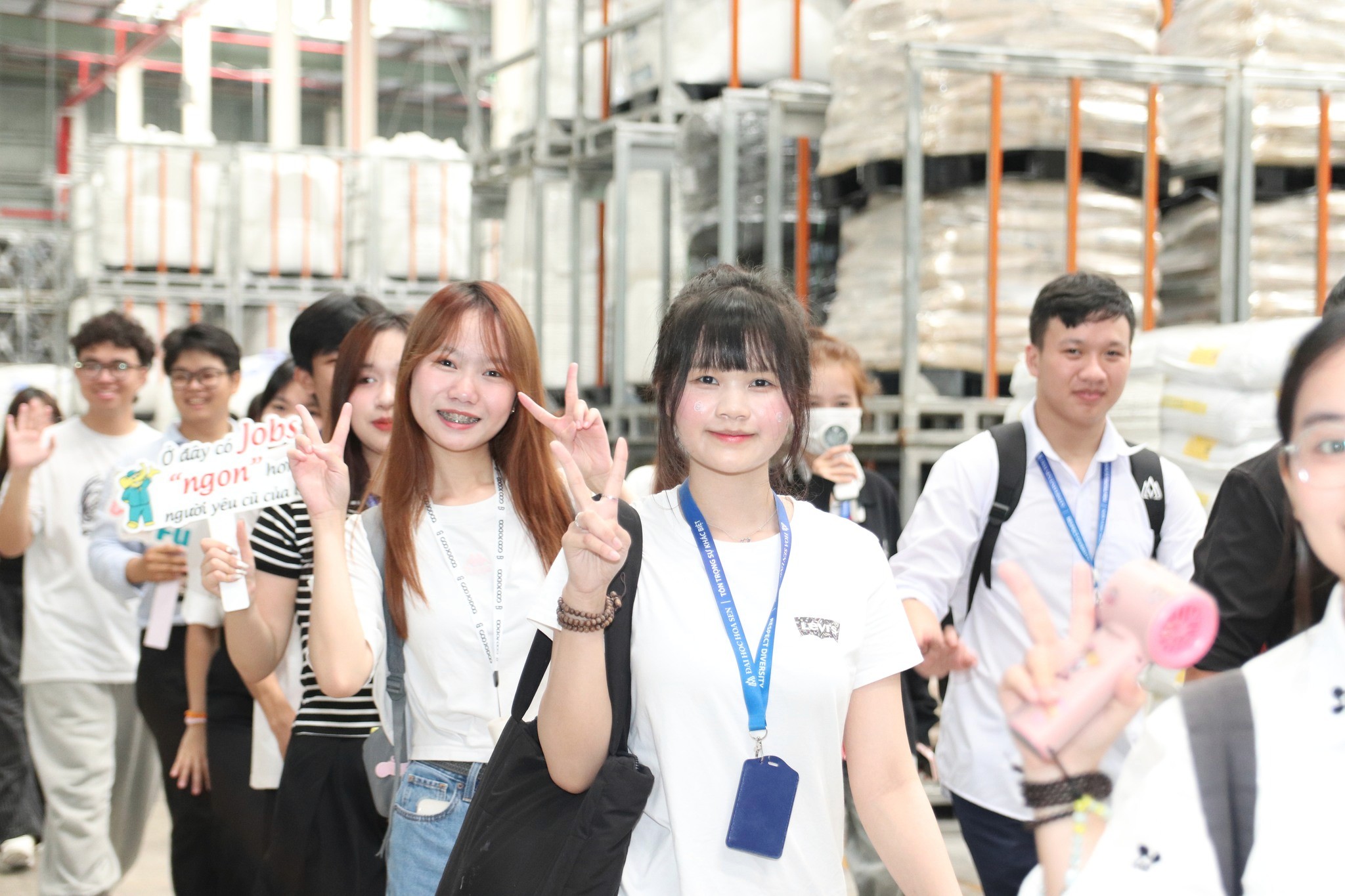 Sinh viên Ngôn ngữ Trung Quốc HSU trải nghiệm thực tế tại Jinyu Company Tour 2025