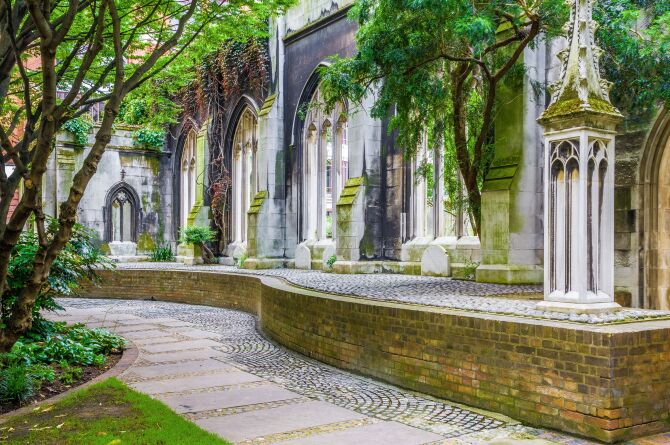 Explore one of London’s hidden gardens – St Dunstan