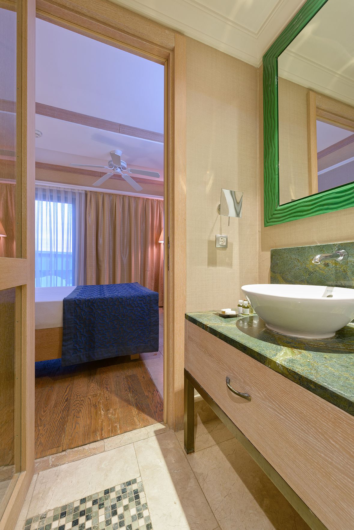 Deluxe Family Side Sea