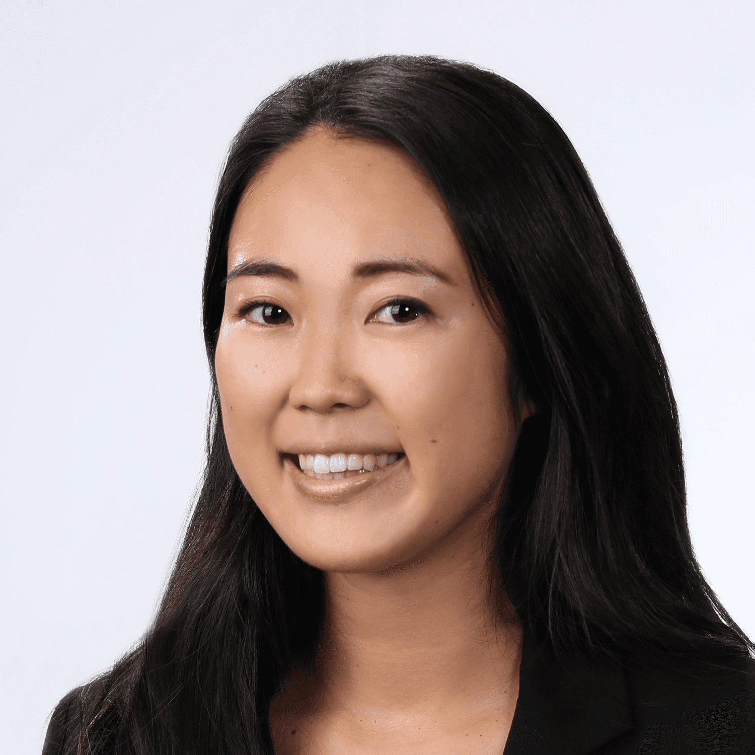 Ashley Arikawa Headshot