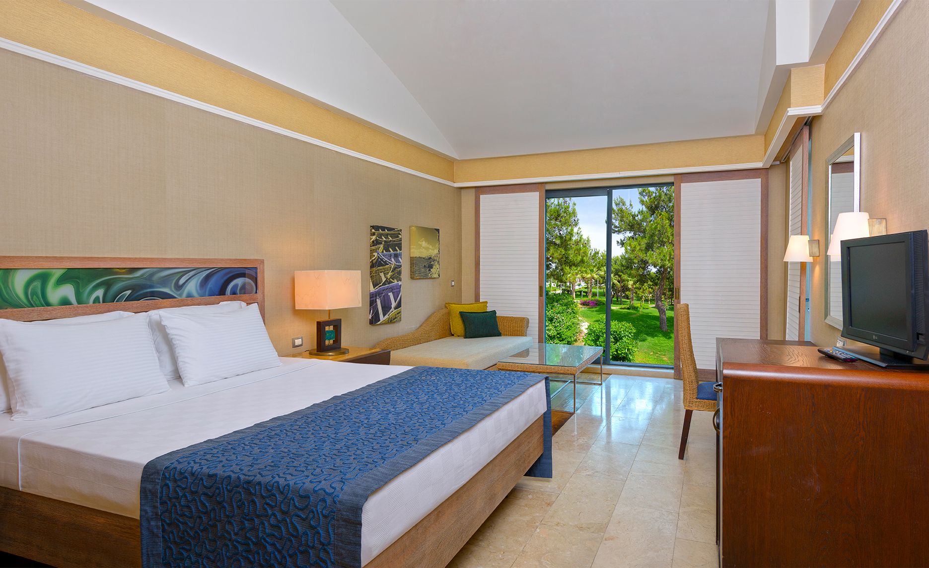 Family Suit Land View